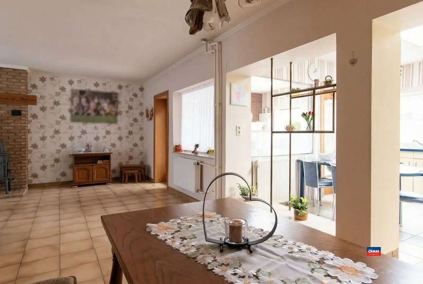 Op te frissen rijwoning met 3 slaapkamers, zolderkamer en gezellige zuid tuin. foto 6