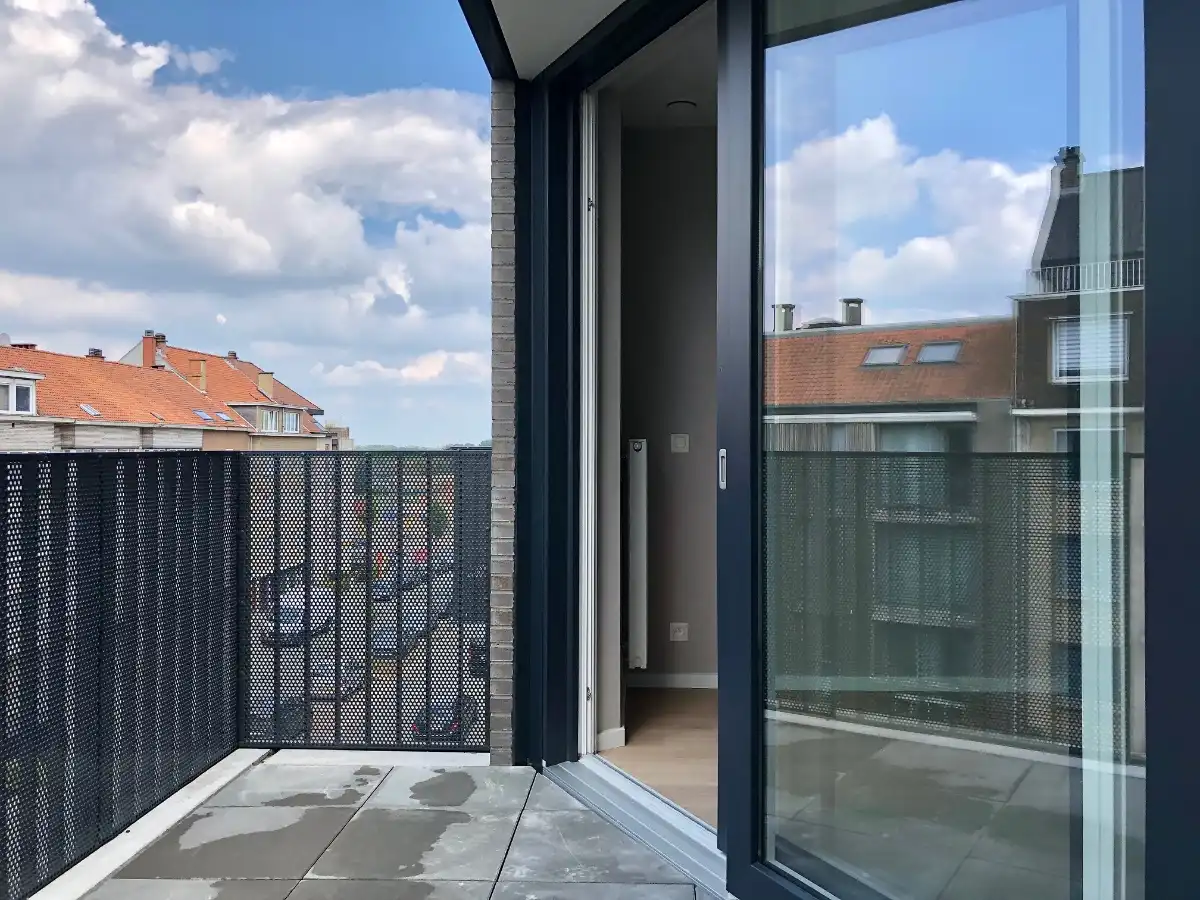 Modern 1 SLPK Appartement met terras en staanplaats foto 2