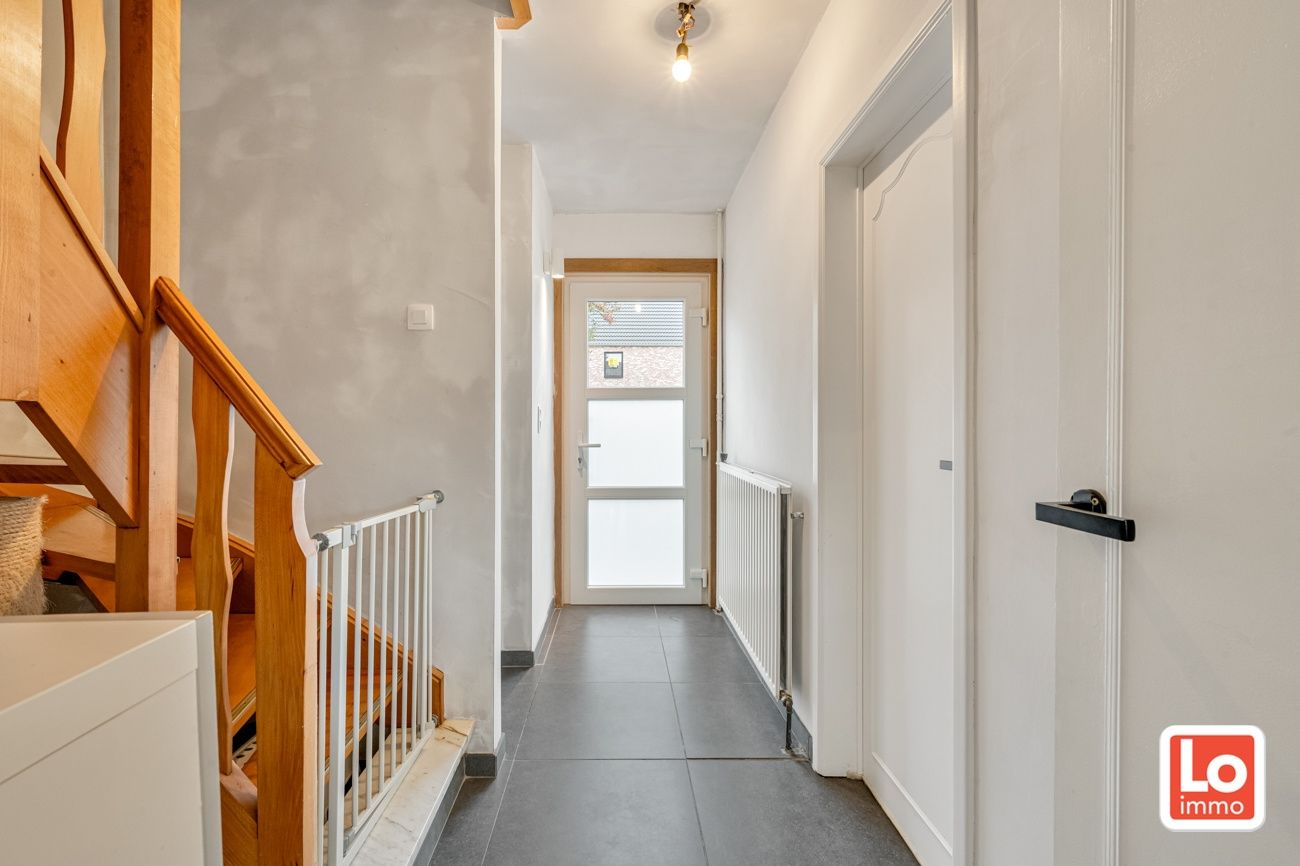 Instapklare gesloten bebouwing met garage op een rustige en goede locatie in wijk ‘Lobos’ nabij het centrum van Lochristi! foto 3