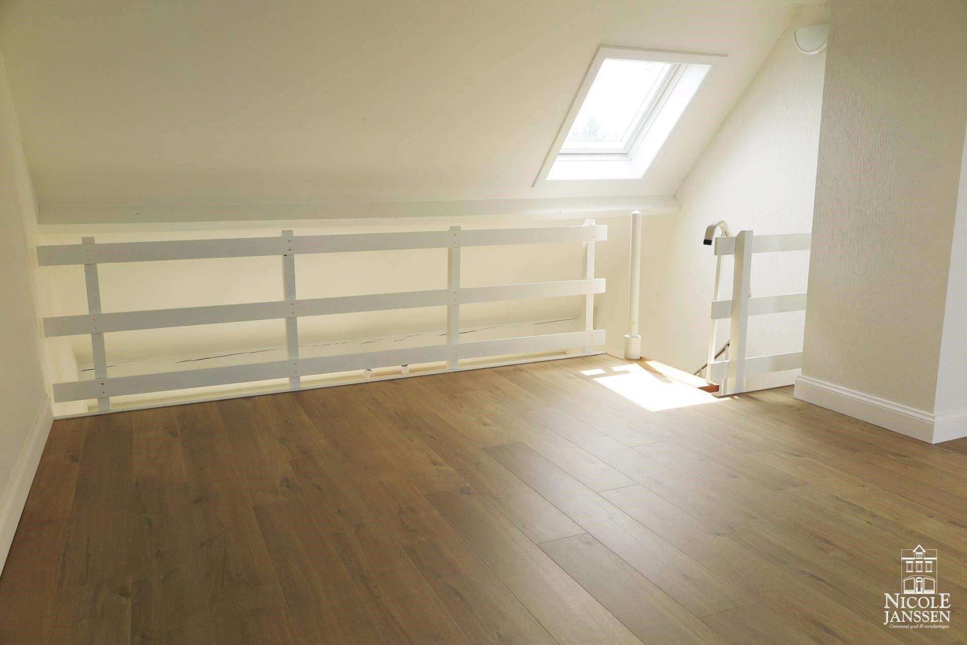 Duplex-appartement met 1 à 2 slaapkamers, terras, autostandplaats en lift in het centrum van Maaseik foto 11