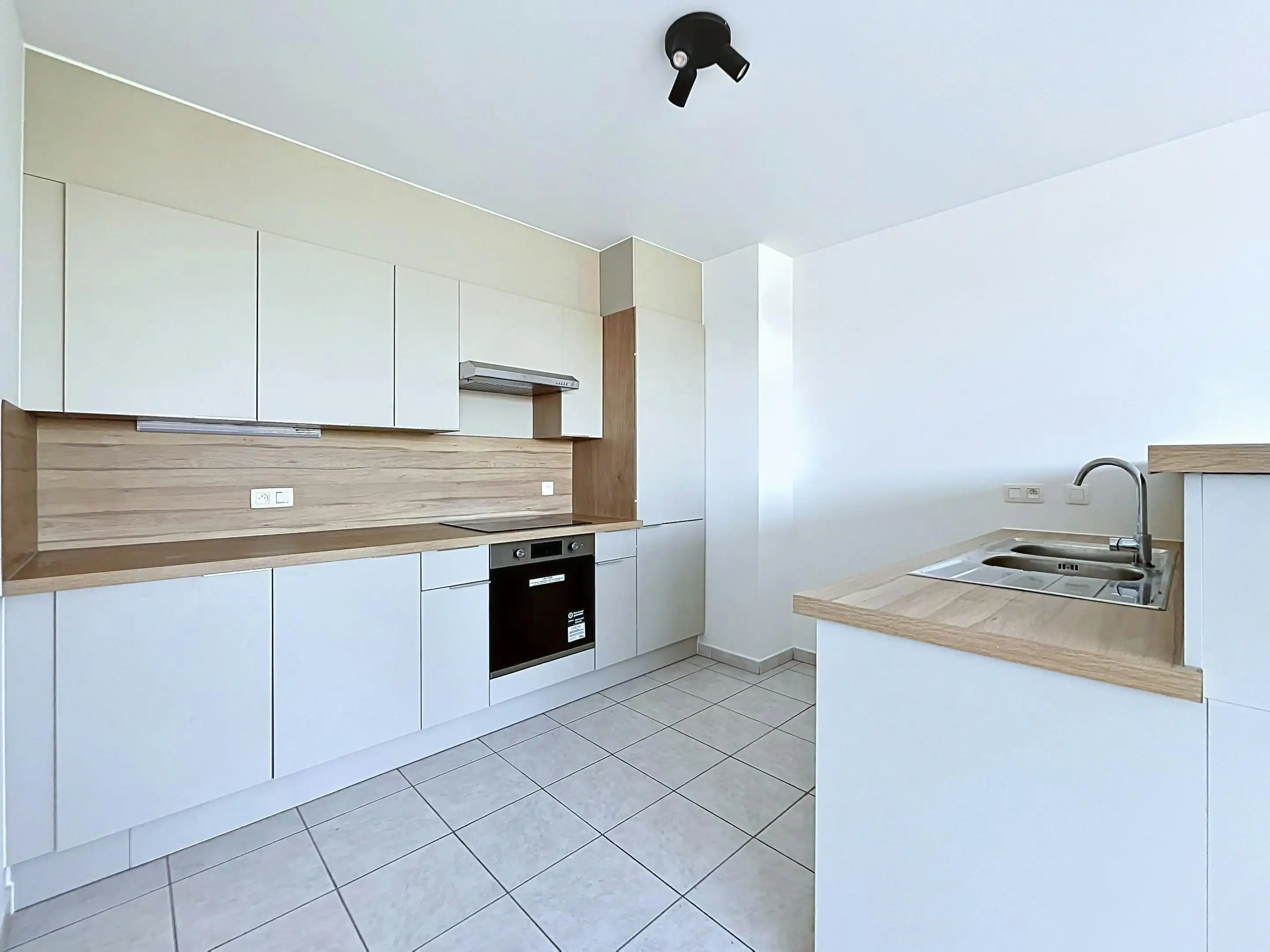 Appartement met 2 slaapkamers aan het station van Eeklo foto 2