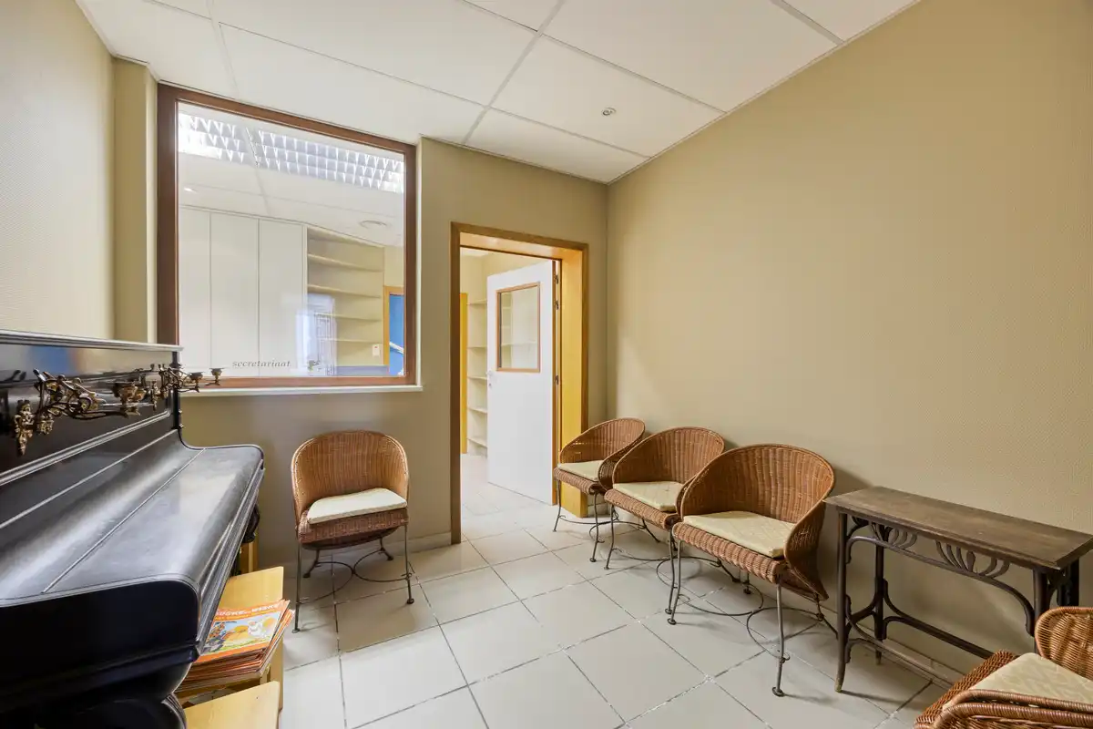 Karaktervolle stadswoning met handelsruimte, tuin en ruime garage in hartje Tongeren foto 4