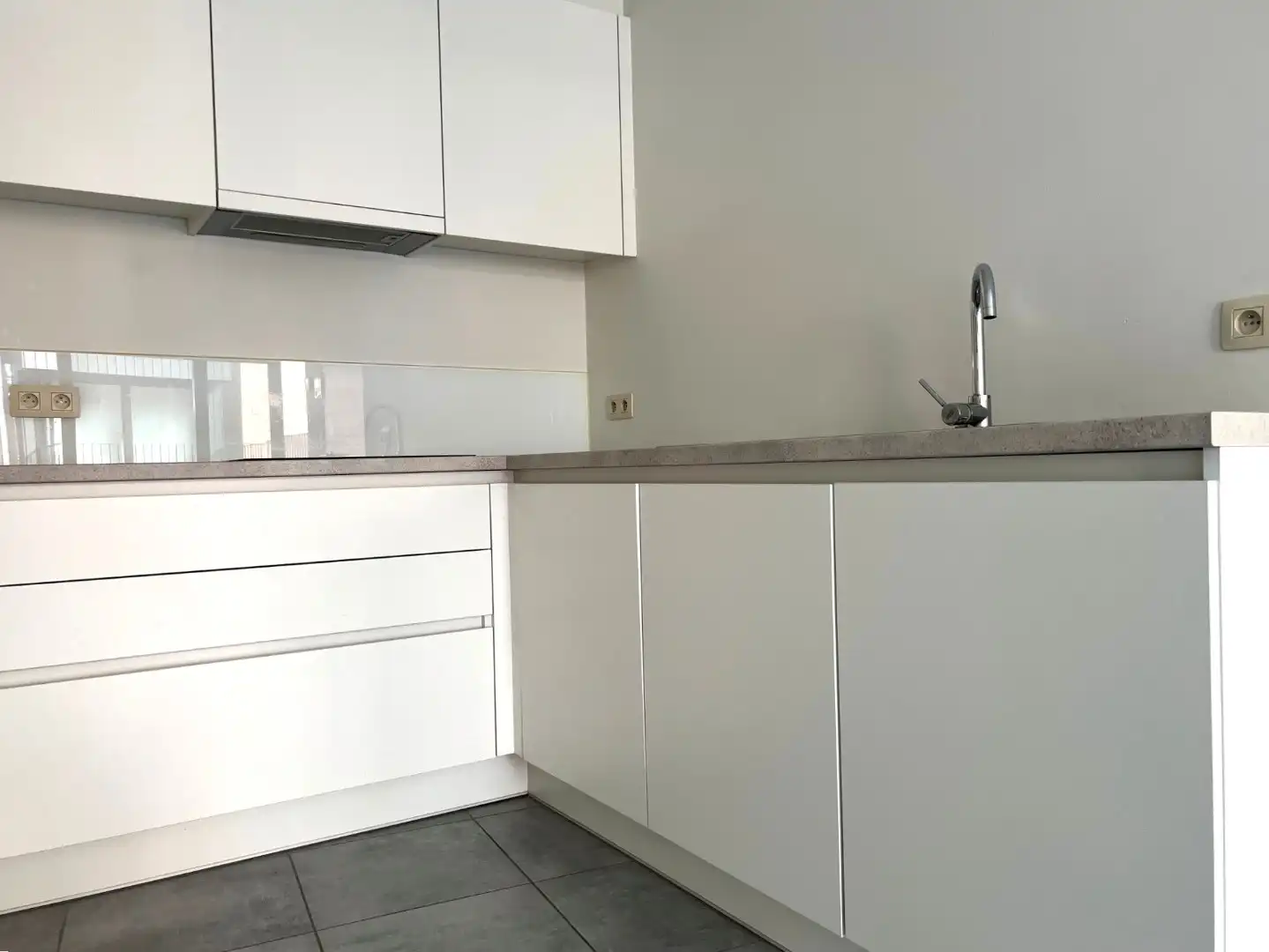 Appartement te Diest : slaapkamer en terras foto 9