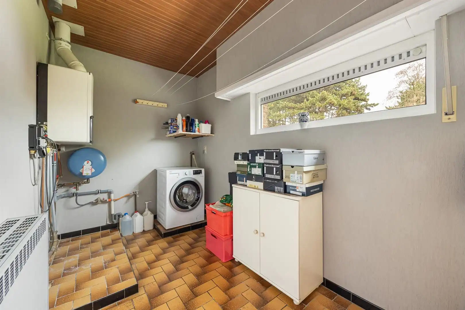 Charmante en karaktervolle woning met erg ruim bijgebouw.  foto 9