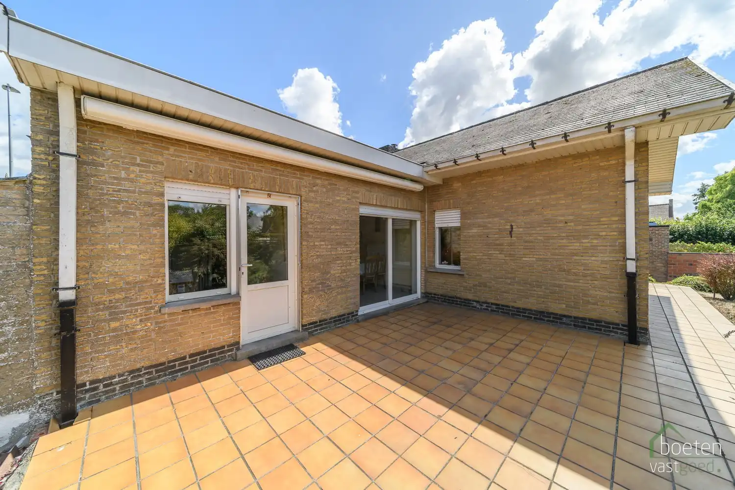 BEVEREN AAN DE IJZER: Zeer degelijke villa-bungalow met alle leefruimtes op het gelijkvloers, ruime garage en tuin op 772m² totale grondopp. foto 20