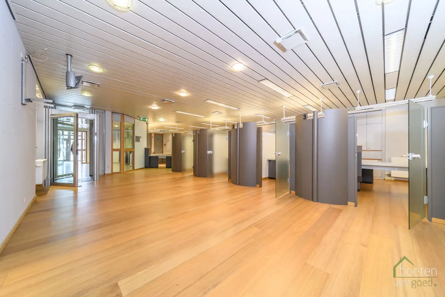 Veurne: Imposant multifunctioneel gebouw op toplocatie op de historische Grote Markt van Veurne foto 5