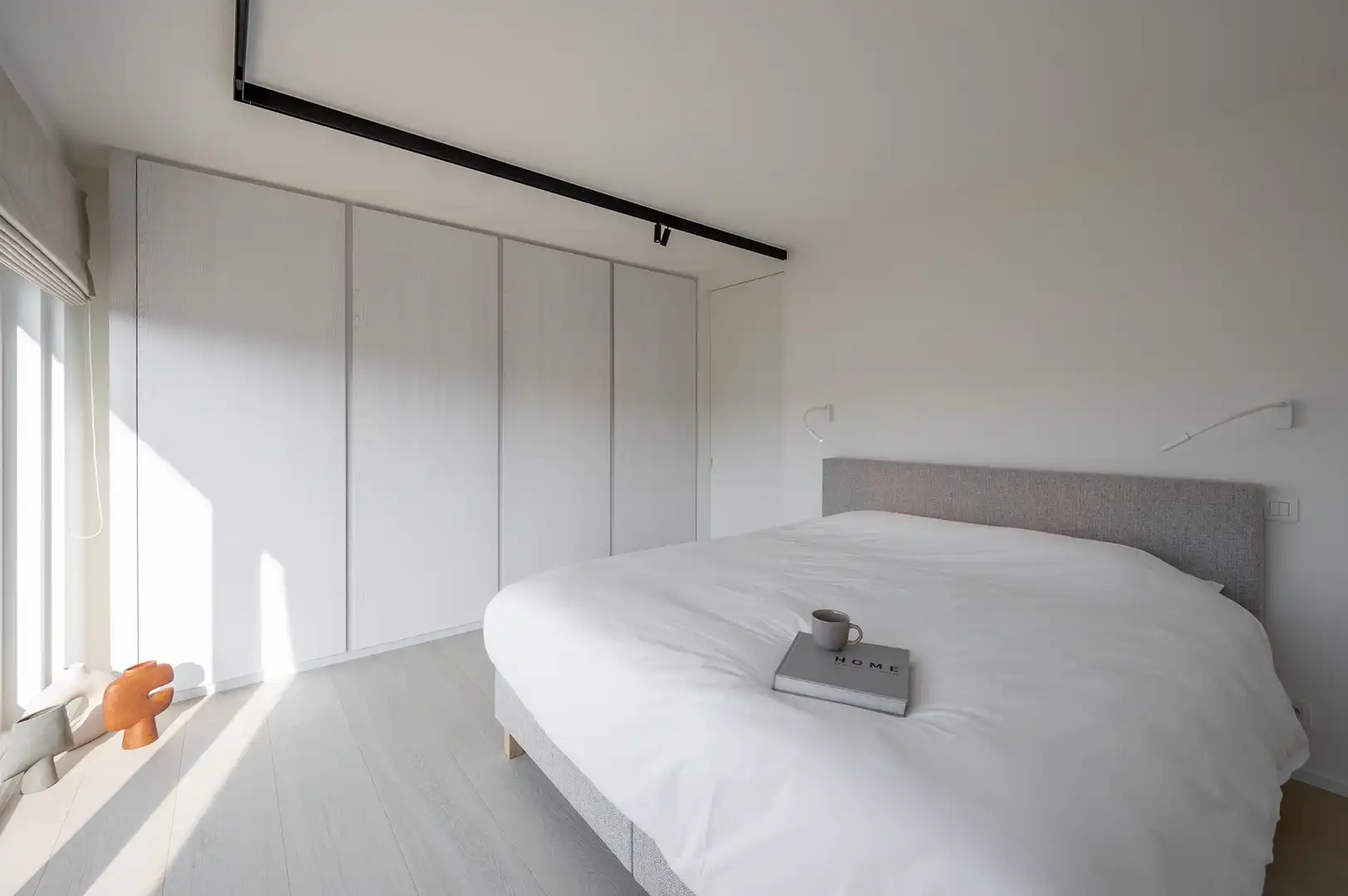 Zonnig gerenoveerd appartement met zuidwest gericht terras en open zicht op wandelafstand van het strand in hartje Zoute. foto 14