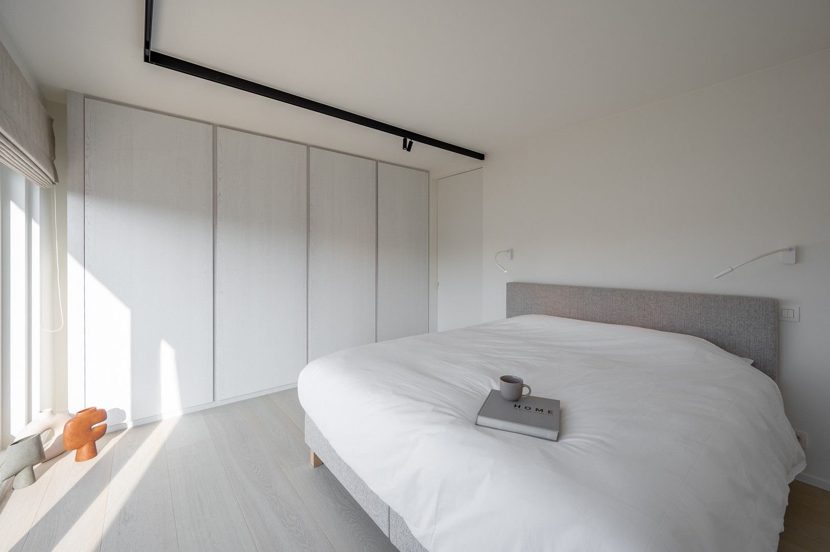 Zonnig gerenoveerd appartement met zuidwest gericht terras en open zicht op wandelafstand van het strand in hartje Zoute. foto 14