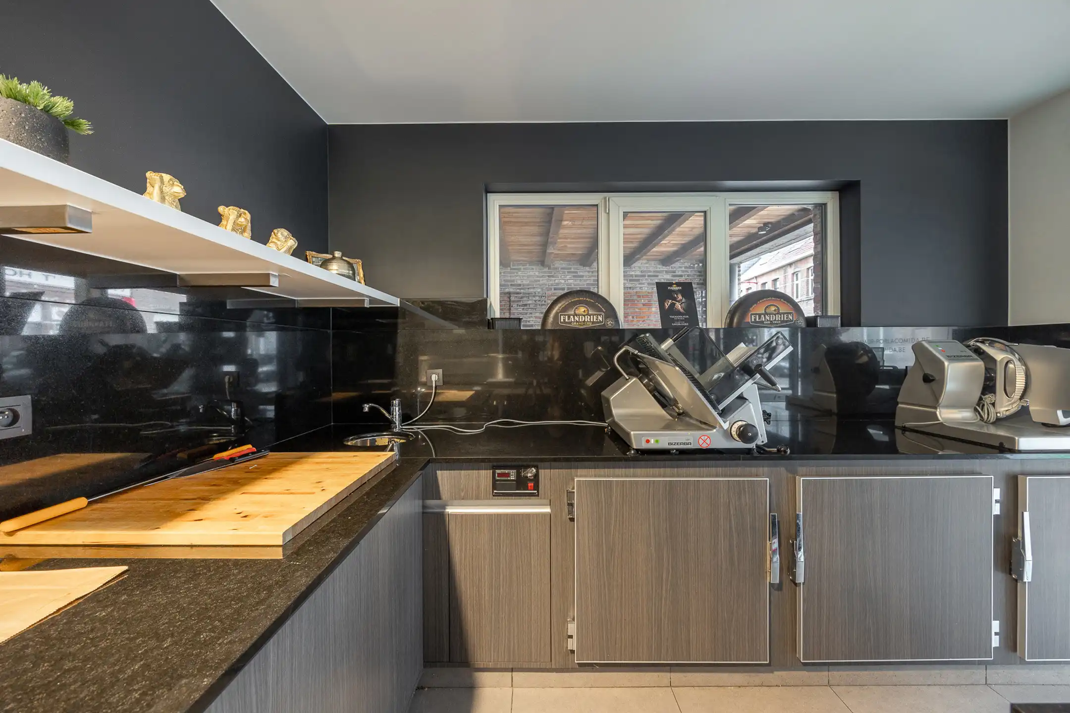 Modern handelsgelijkvloers in het centrum van Lint (115m²) foto 15