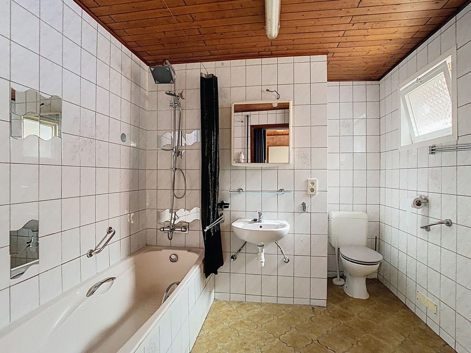 Mooie stadswoning met 2 SLPK,tuin en optionele garage! foto 9