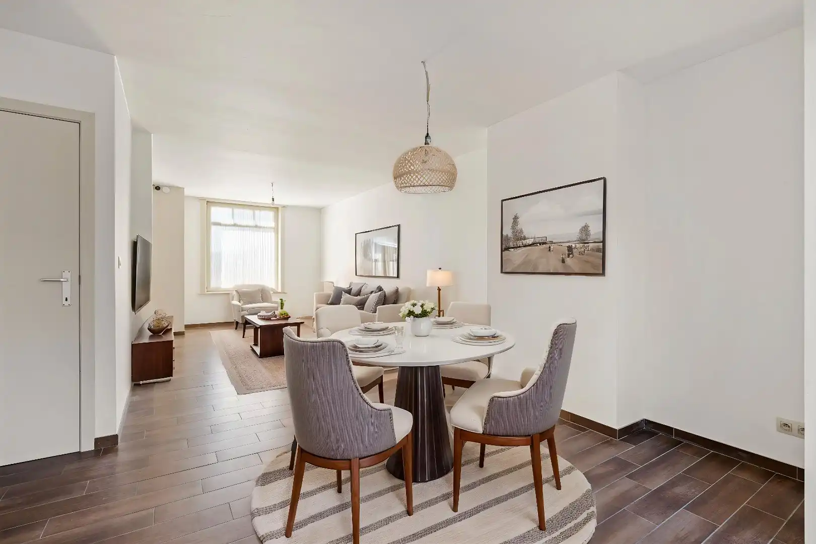 Grotendeels gerenoveerde woning met 2 slaapkamers, ruime zolder en tuin te Menen foto 5