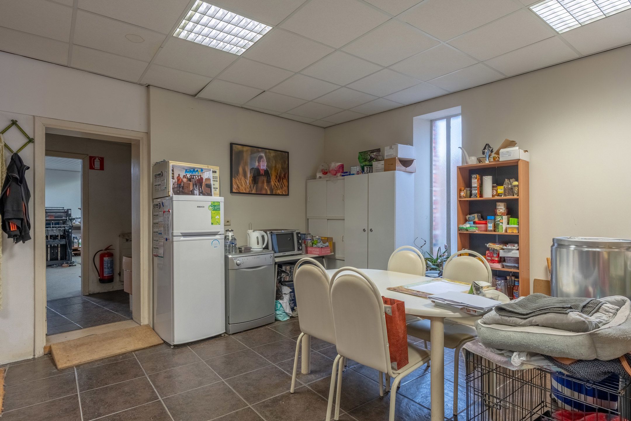 Verrassend ruime handelswoning met bovenliggend appartement. foto 14