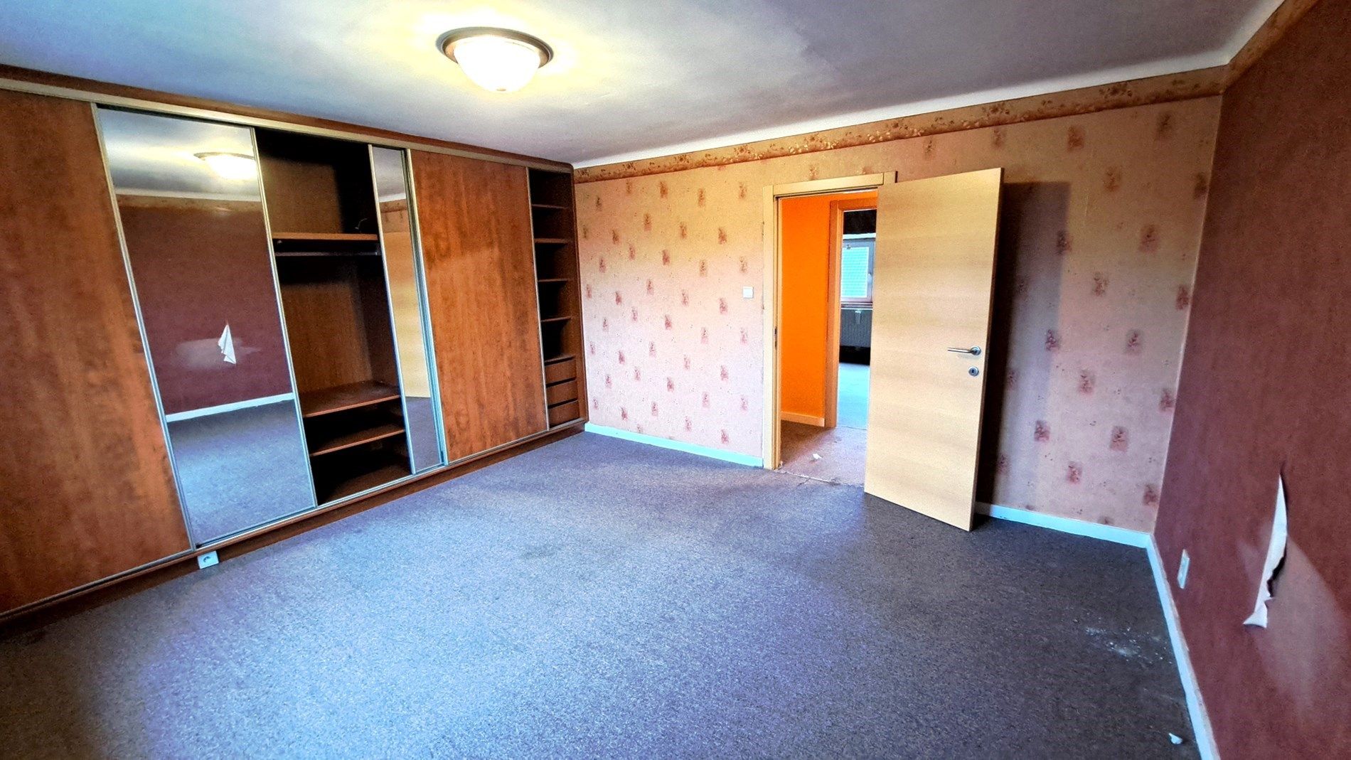 Gezinswoning met 4 slaapkamers, speelkamer en garage foto 24