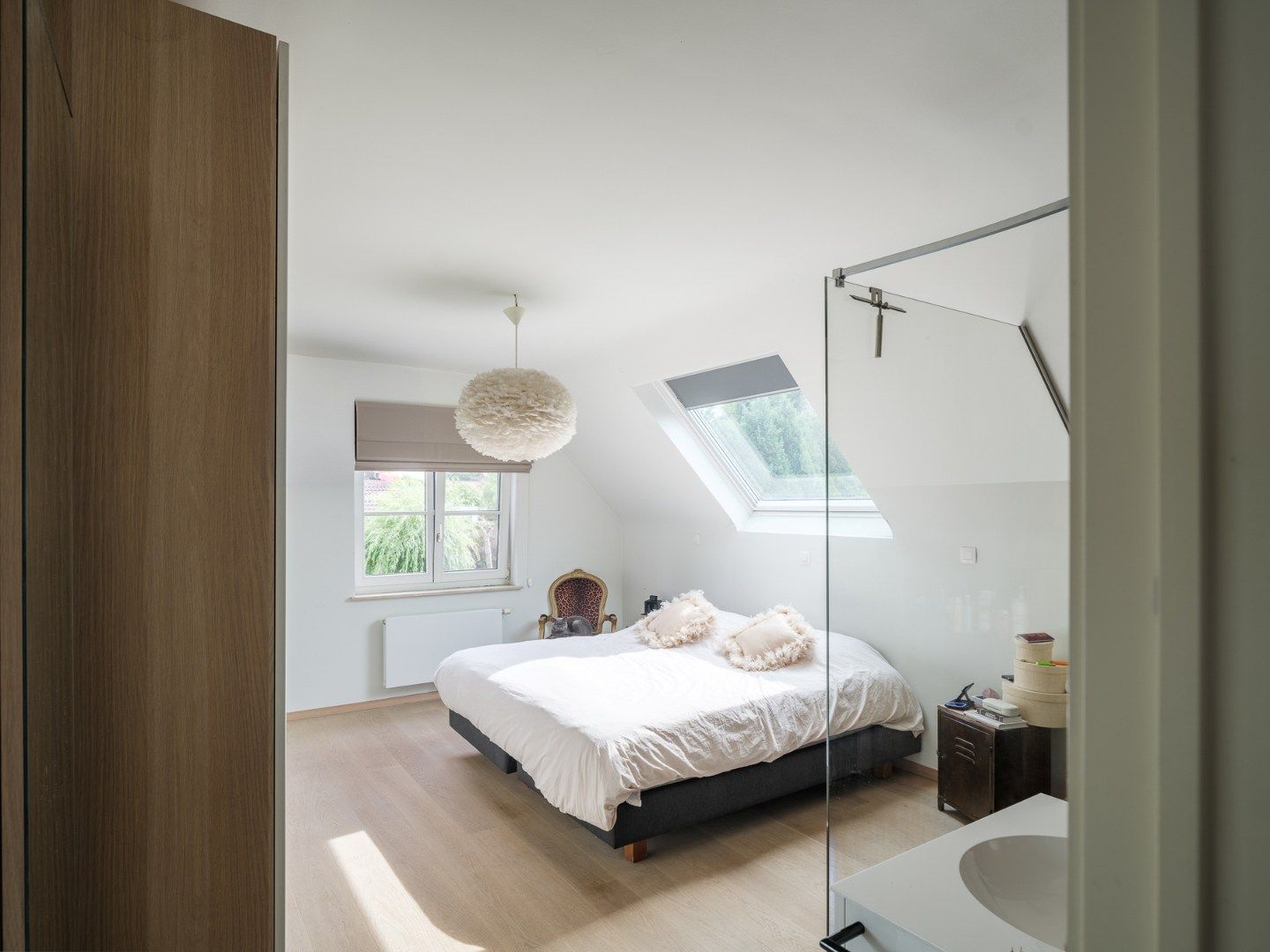 🔑 Instapklaar wonen in het hart van Laarne — stijlvol, ruim en perfect gelegen foto 10