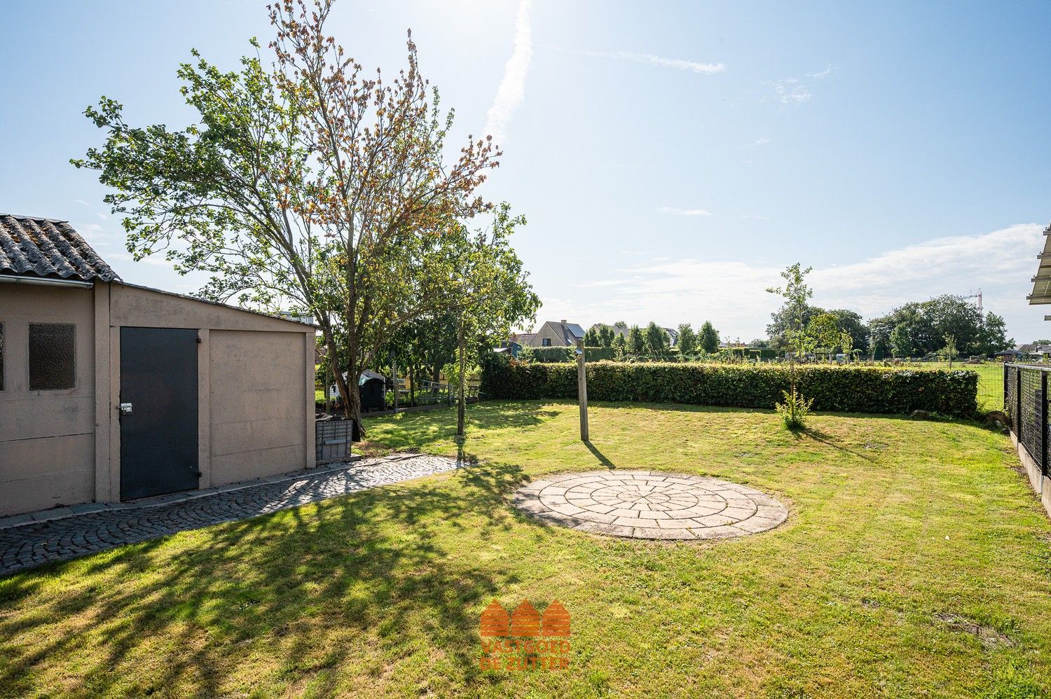 Op te frissen woning met zuid gerichte tuin op een toplocatie te Waarschoot. foto 5