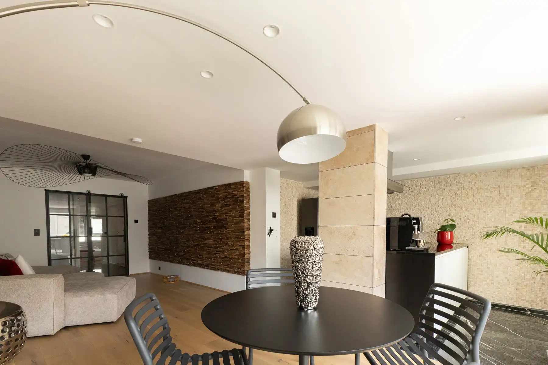 Lichtrijk appartement met hoogwaardige afwerking foto 4