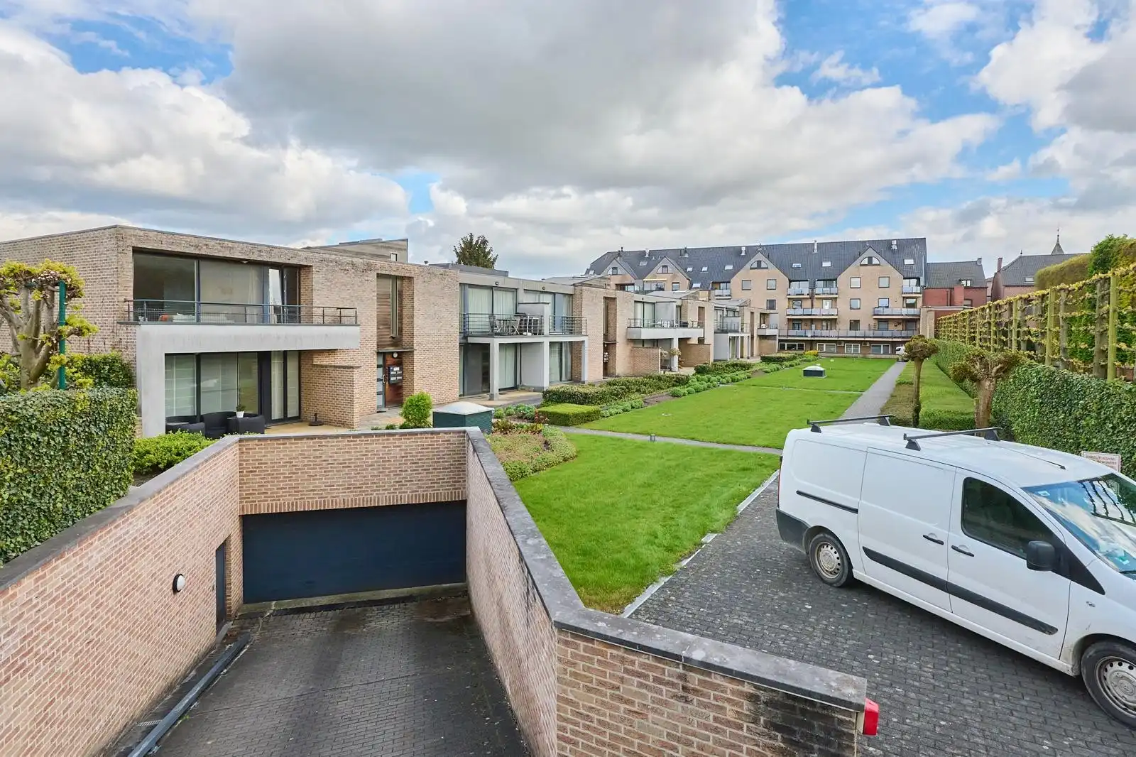 Ruim en energiezuinig appartement met twee terrassen en parking foto 13