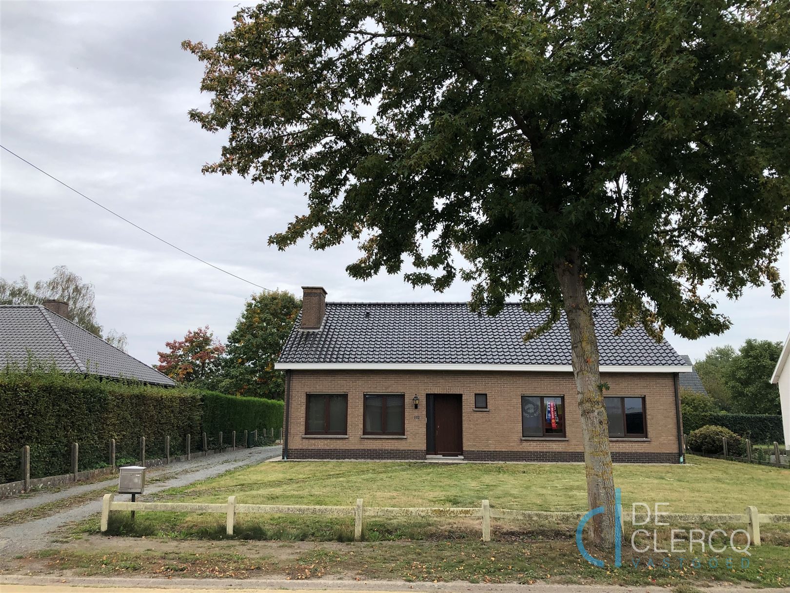 Zeer goed onderhouden bungalow met tuin TE HUUR in Lochristi! foto {{pictureIndex}}