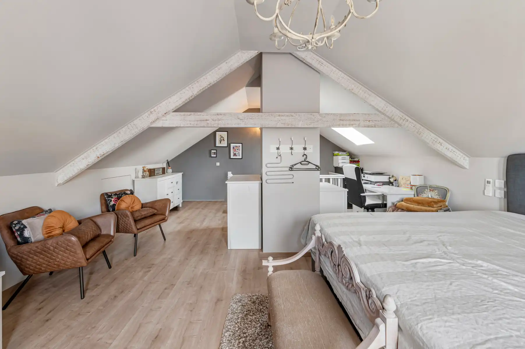 Instapklare woning met 4 slaapkamers op toplocatie foto 22