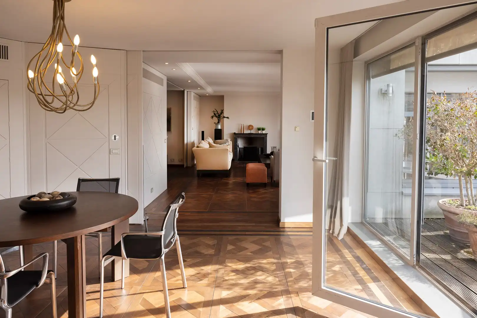 Klassevol appartement met aangenaam zicht op de Markt. foto 4