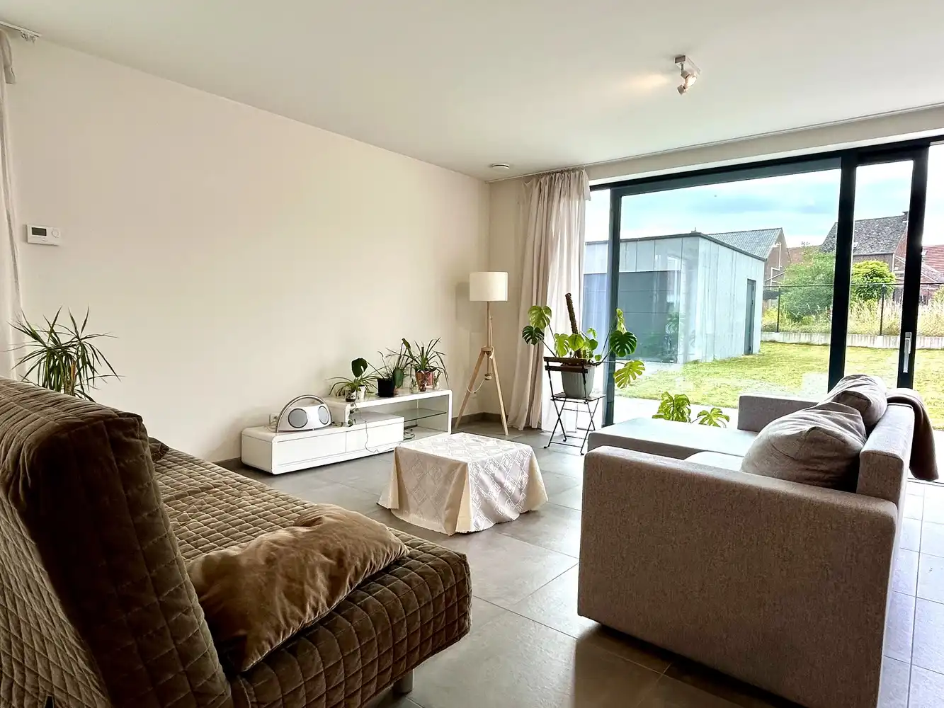 Recente, energiezuinige woning met tuin en garage op een gunstige ligging foto 8