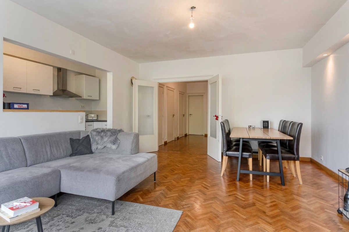 Goed onderhouden, ruim twee slaapkamer appartement met terras foto 4