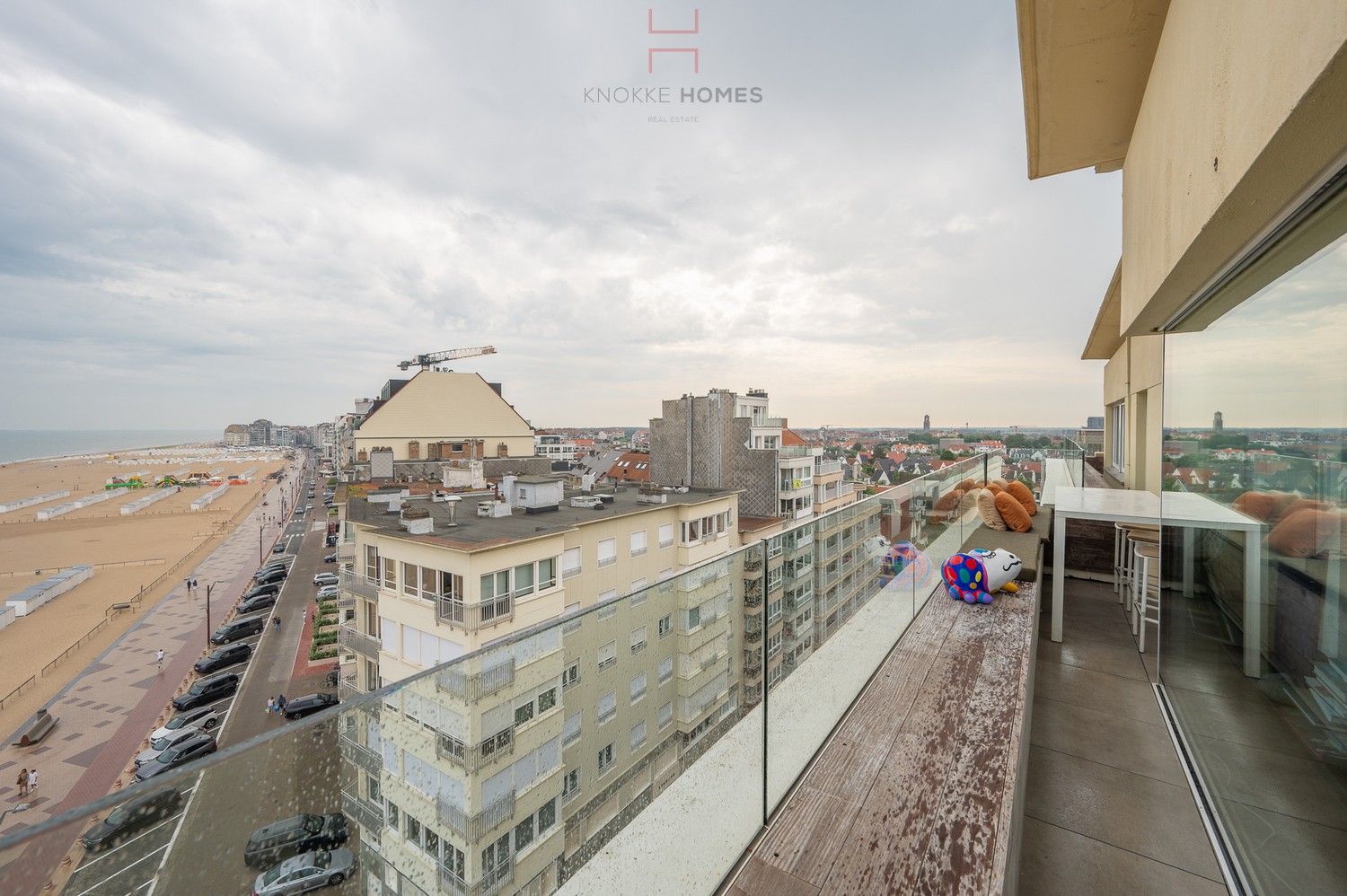 Exceptioneel hoekappartement op de Zeedijk genietend van uitzonderlijke zee- en strandzichten. foto 12