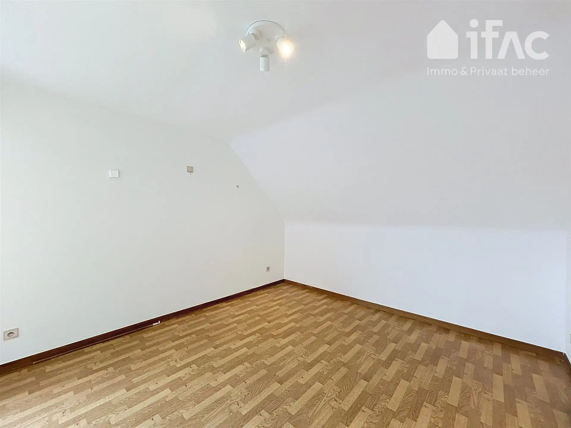 Ruime en gerenoveerde 5-Slaapkamer Villa met Tuin  foto 16