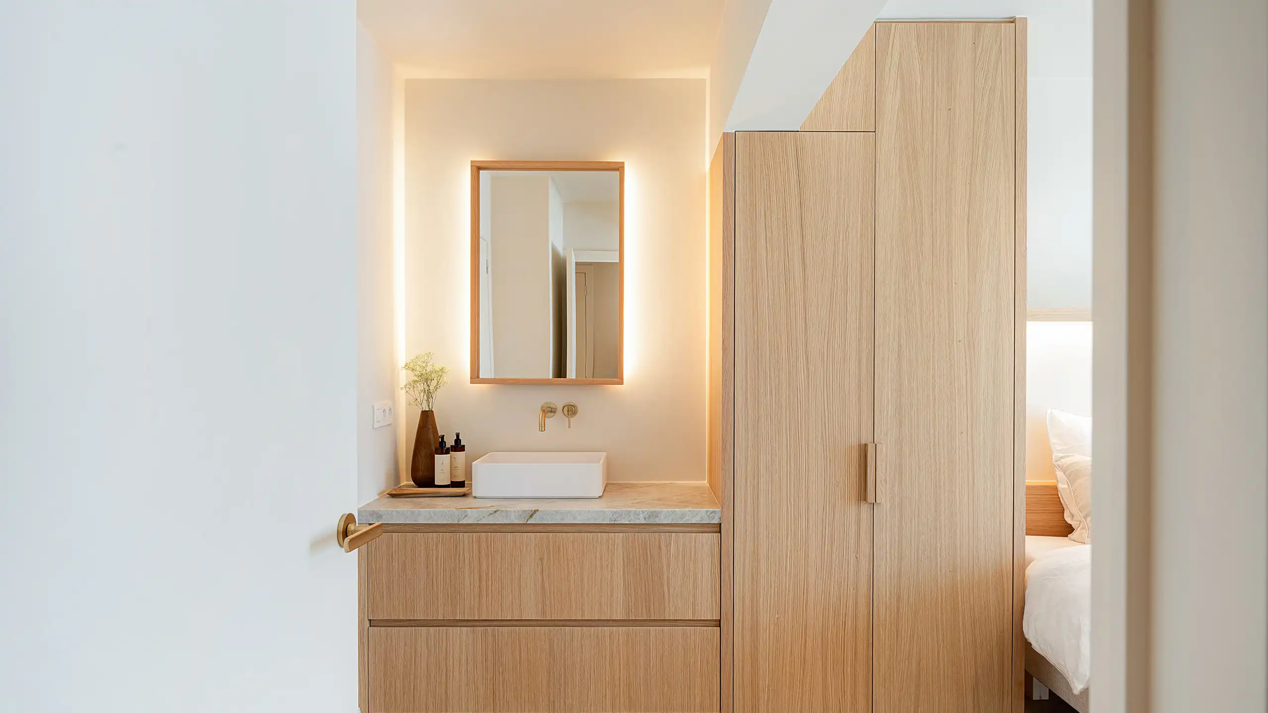 Elegant gerenoveerd appartement nabij de Zeedijk foto 17