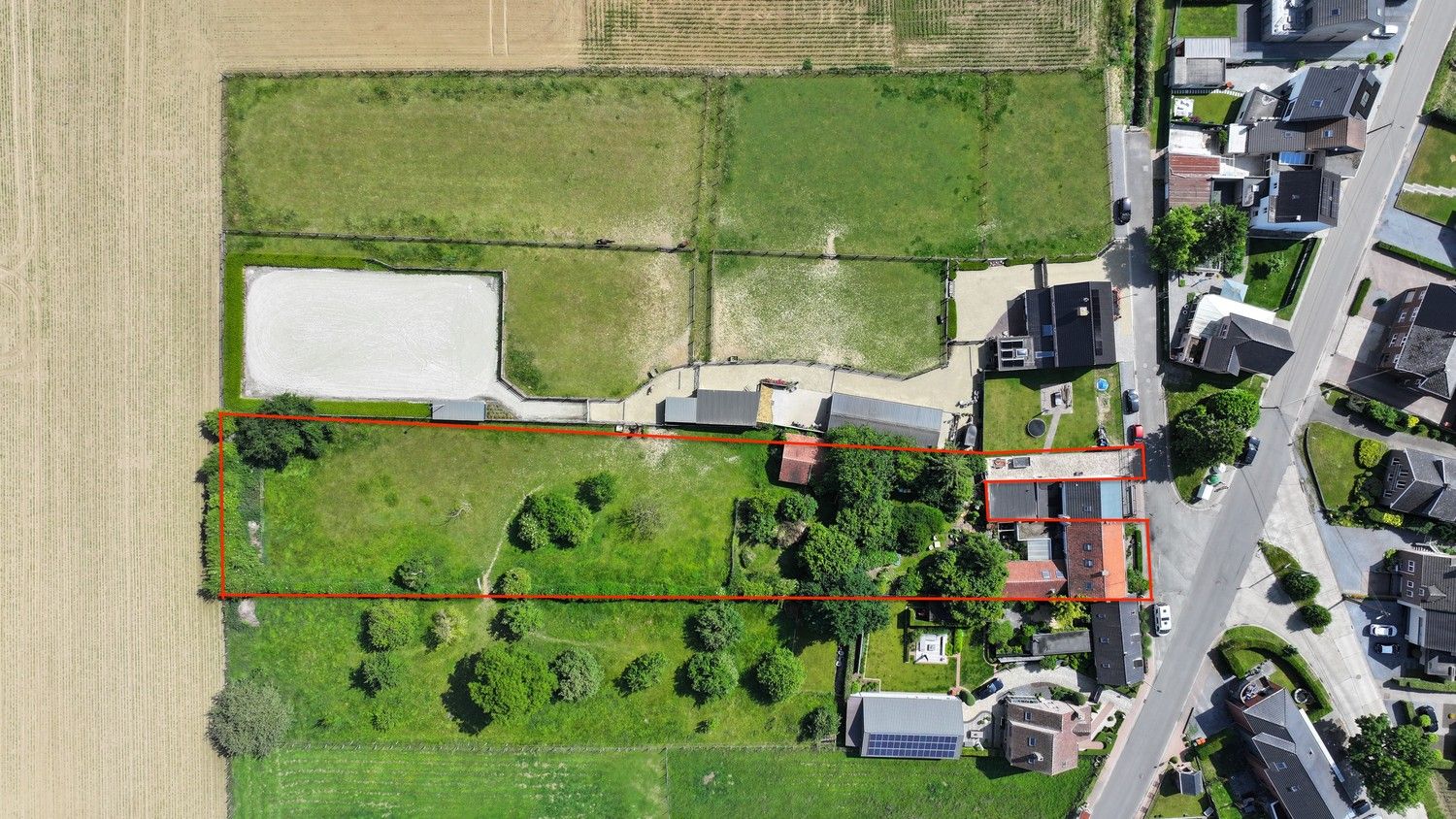 Verrassend royale woning met bijbouw/atelier en aangrenzende paardenweide, met in totaal een grondoppervlakte van 34a 88ca (3.488 m²) foto 4