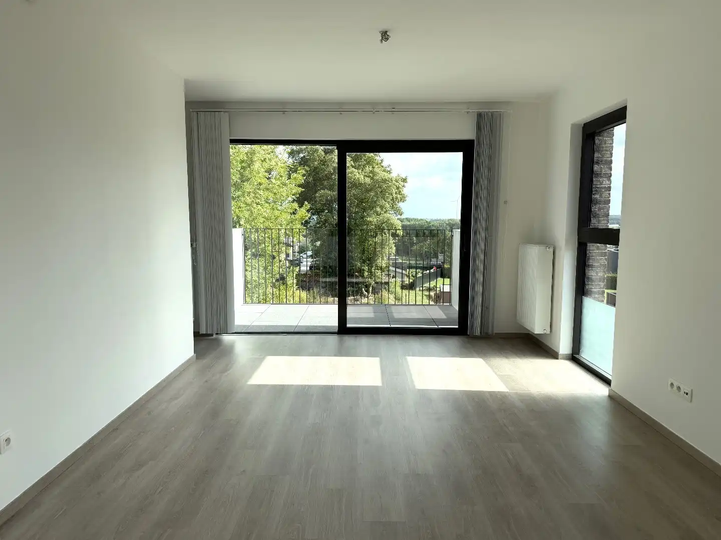 Modern appartement met ruim terras, rustige ligging in randstad Tongeren foto 3