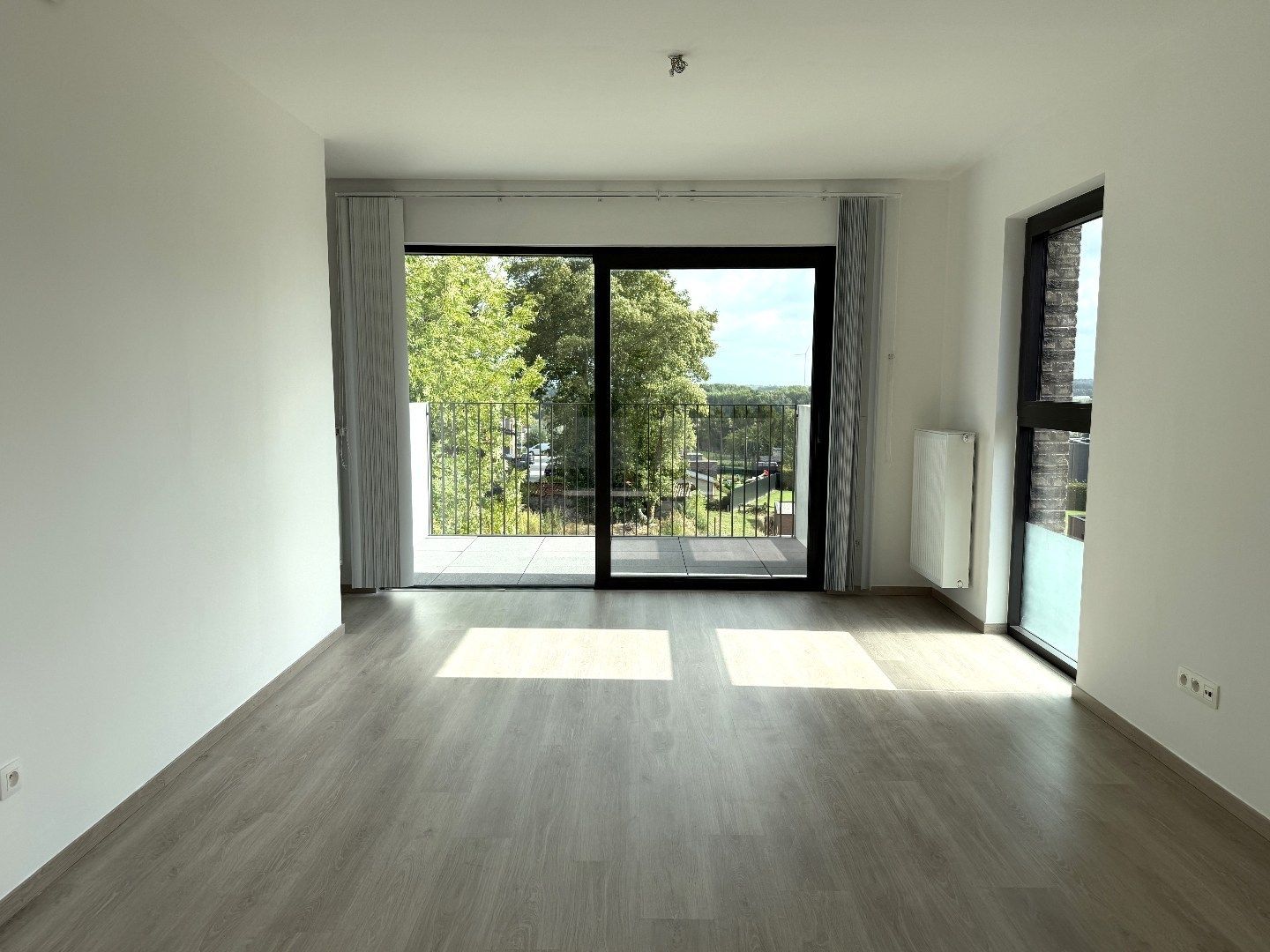 Modern appartement met ruim terras, rustige ligging in randstad Tongeren foto 3