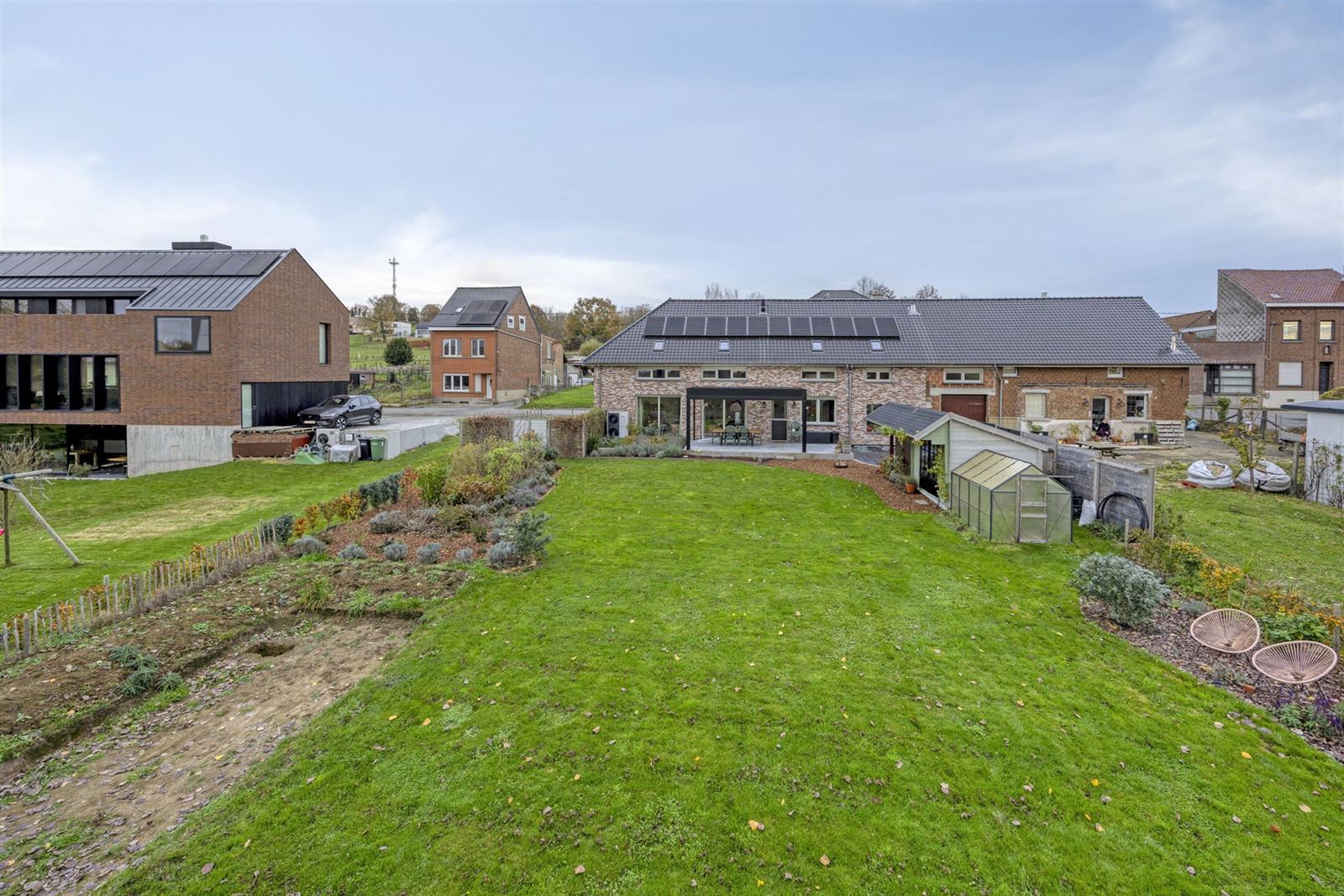 Instapklaar driegevel woning in groene omgeving foto 30