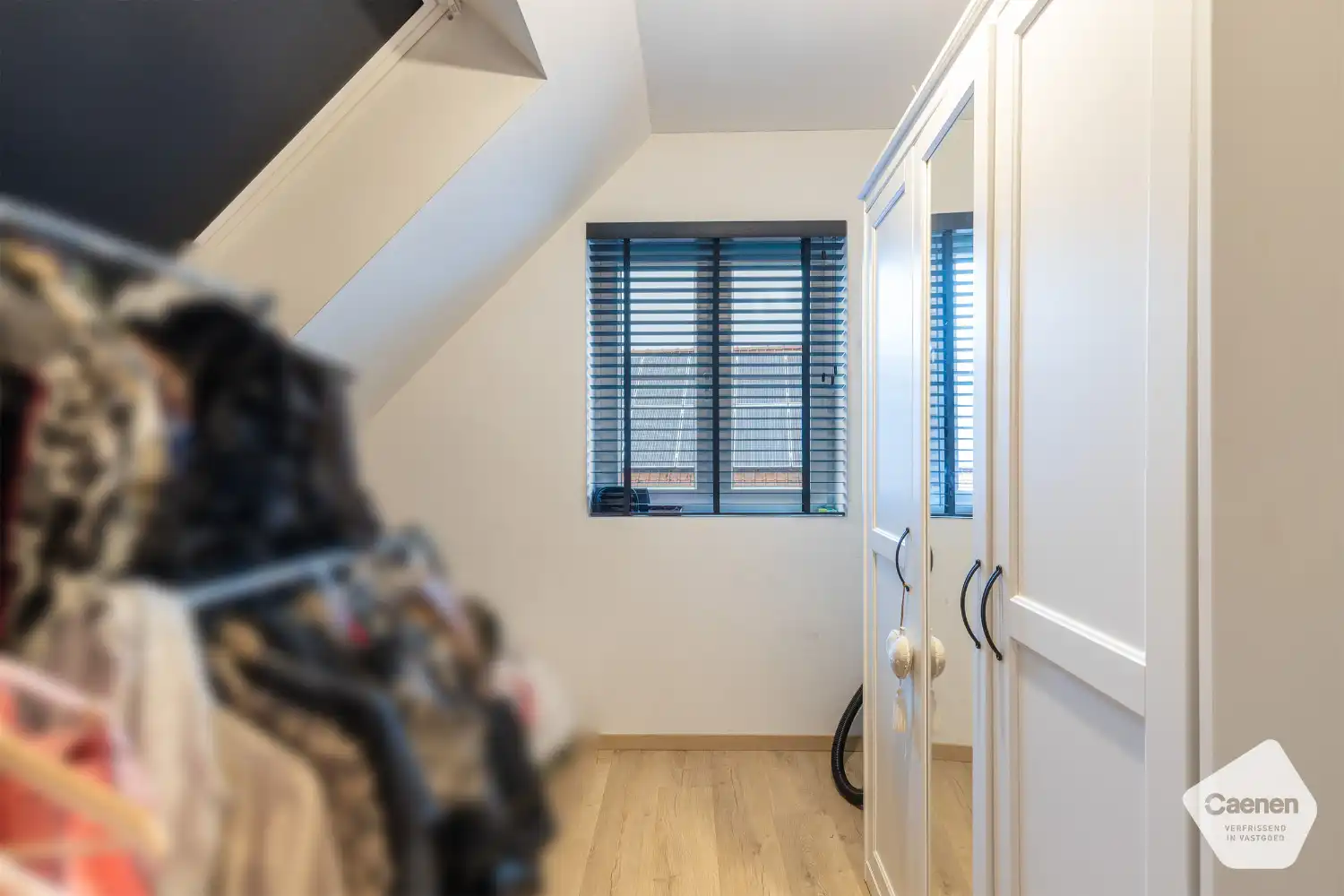 Recente instapklare woning ( BJ 2021) in een doodlopende straat met 4 slaapkamers, carport en tuin. foto 14