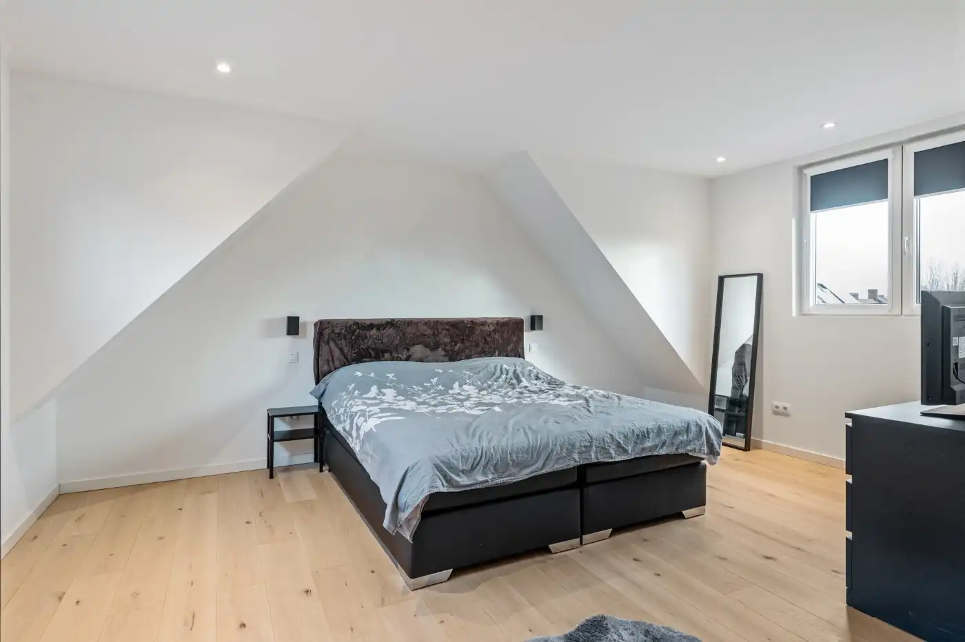 Gezellige starterswoning met 1 slpk., terras en inpandige garage foto 13