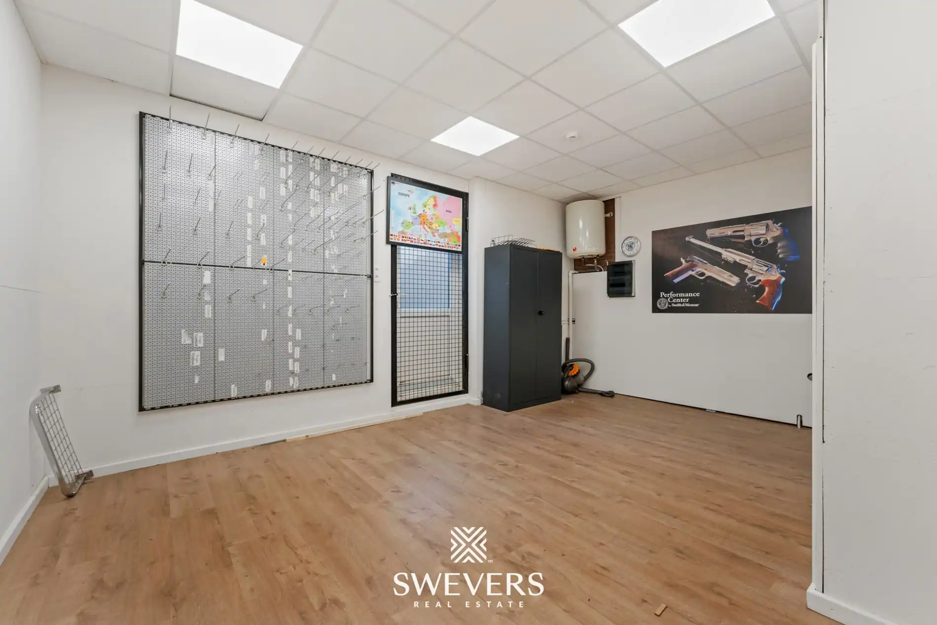 Uitzonderlijke mooi gelegen en ruime (391m²) handelsruimte in het volle centrum van Leopoldsburg foto 27