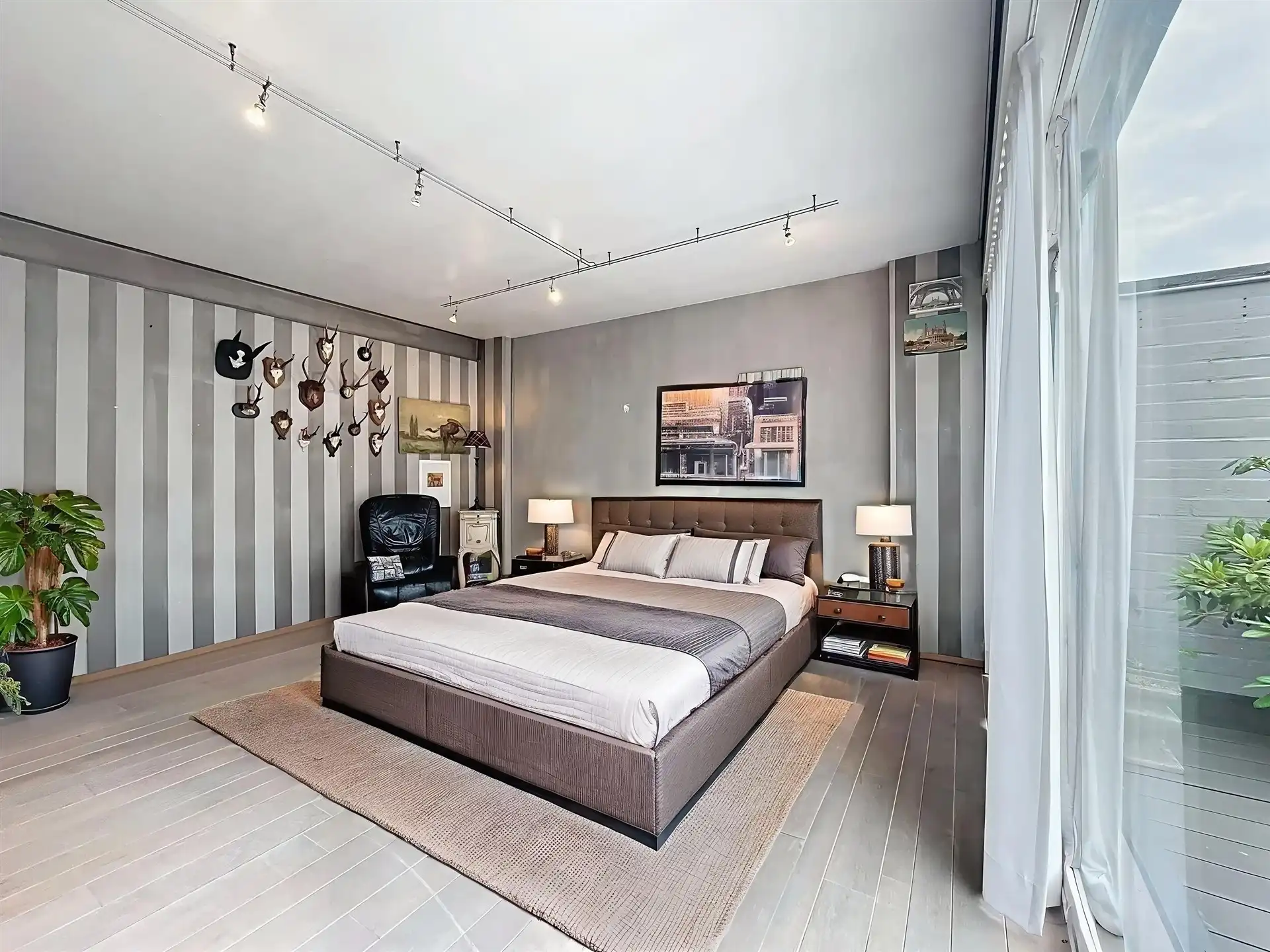 Exclusieve loft met uitzonderlijk ruim magazijn op toplocatie in Sint-Niklaas! foto 5