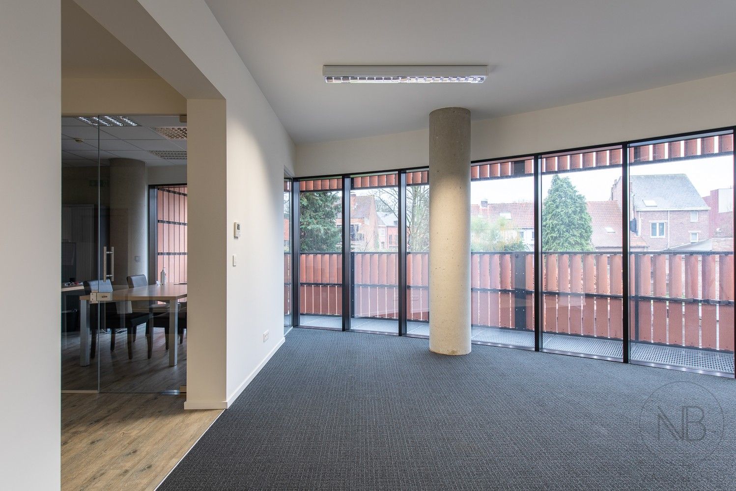 Volledig ingerichte en verhuurde kantoorverdieping in het zakelijke centrum van Genk (Botta-gebouw) foto 31