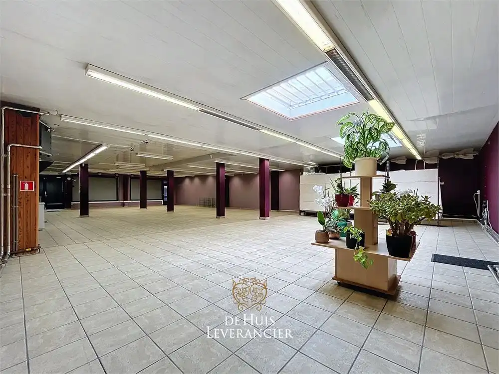 Ruime (253m) handelsgelijkvloers in het centrum van Kontich-Kazerne foto 4