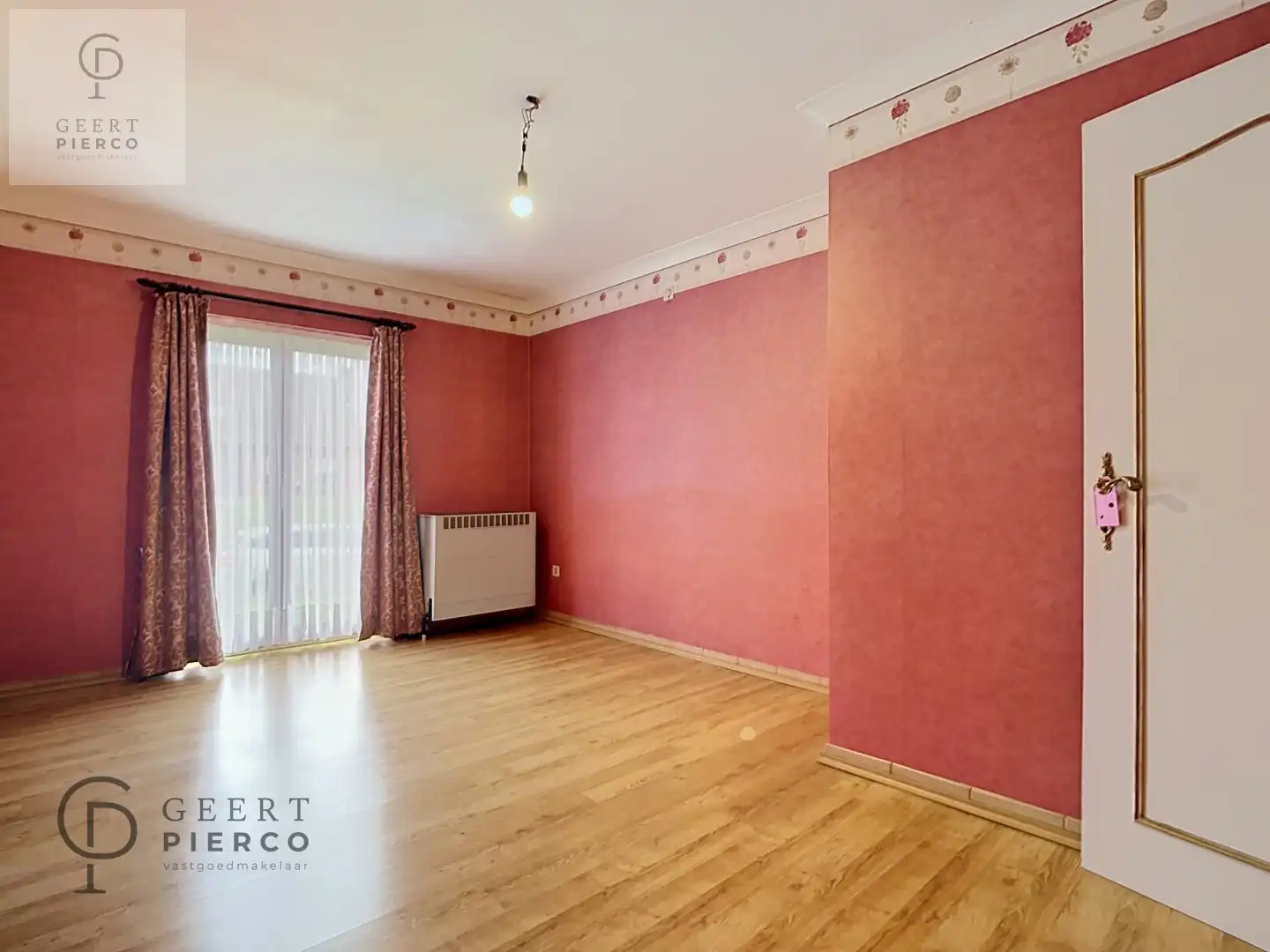 Zeer ruime bungalow gelegen op een uiterst rustig perceel foto 16