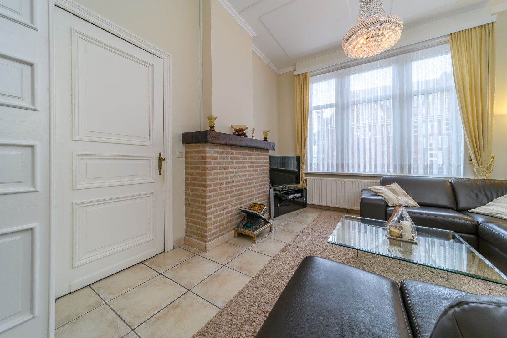 Ruime en zeer goed onderhouden gezinswoning met garage foto 5