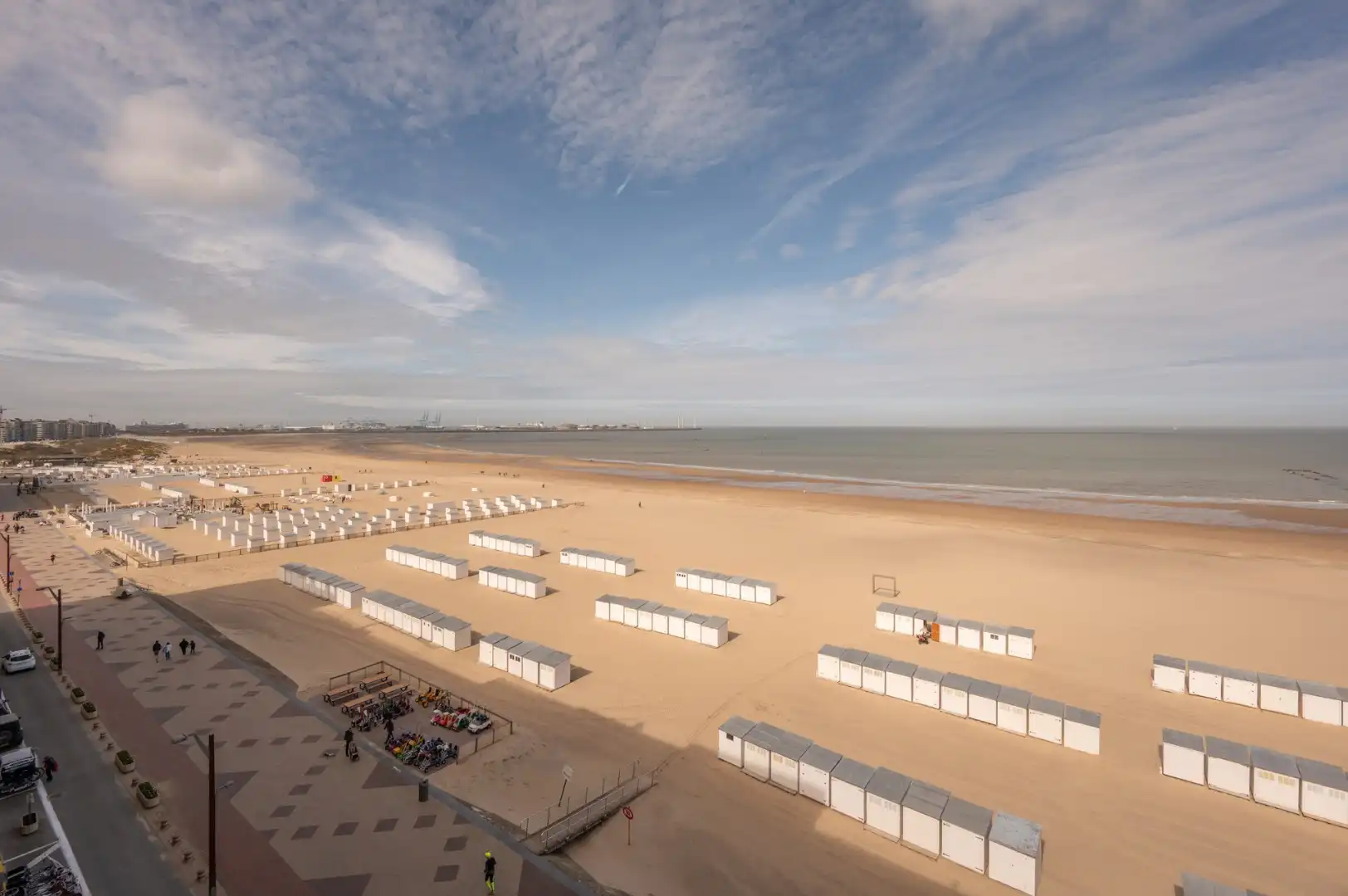 Exclusief appartement op de Zeedijk met adembenemend frontaal zeezicht foto 3