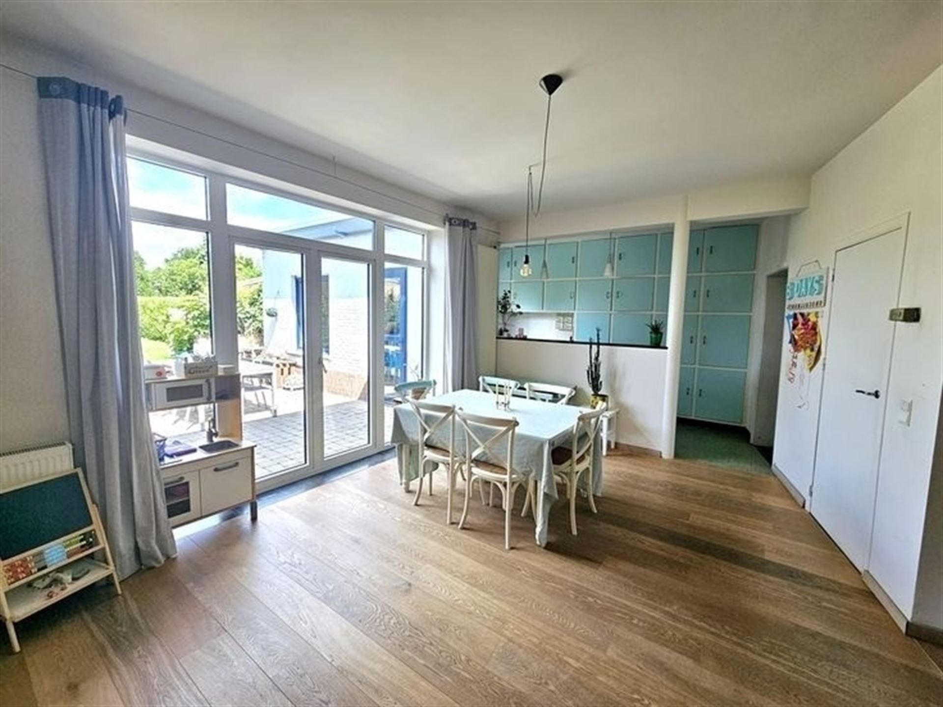 Charmante woning met 5 slpls en mooie tuin! foto 2