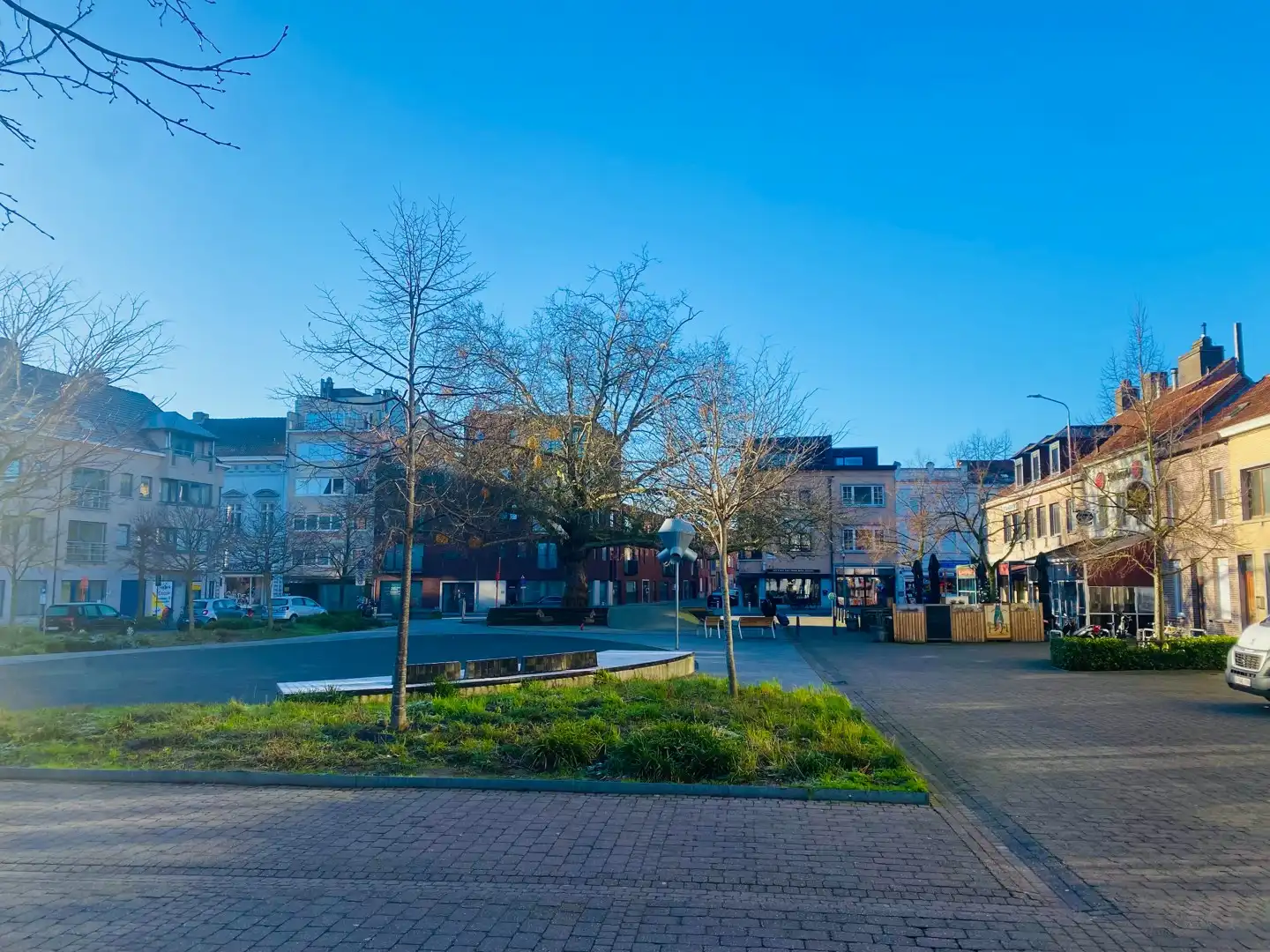 Garagebox in hartje Kortrijk! foto {{pictureIndex}}