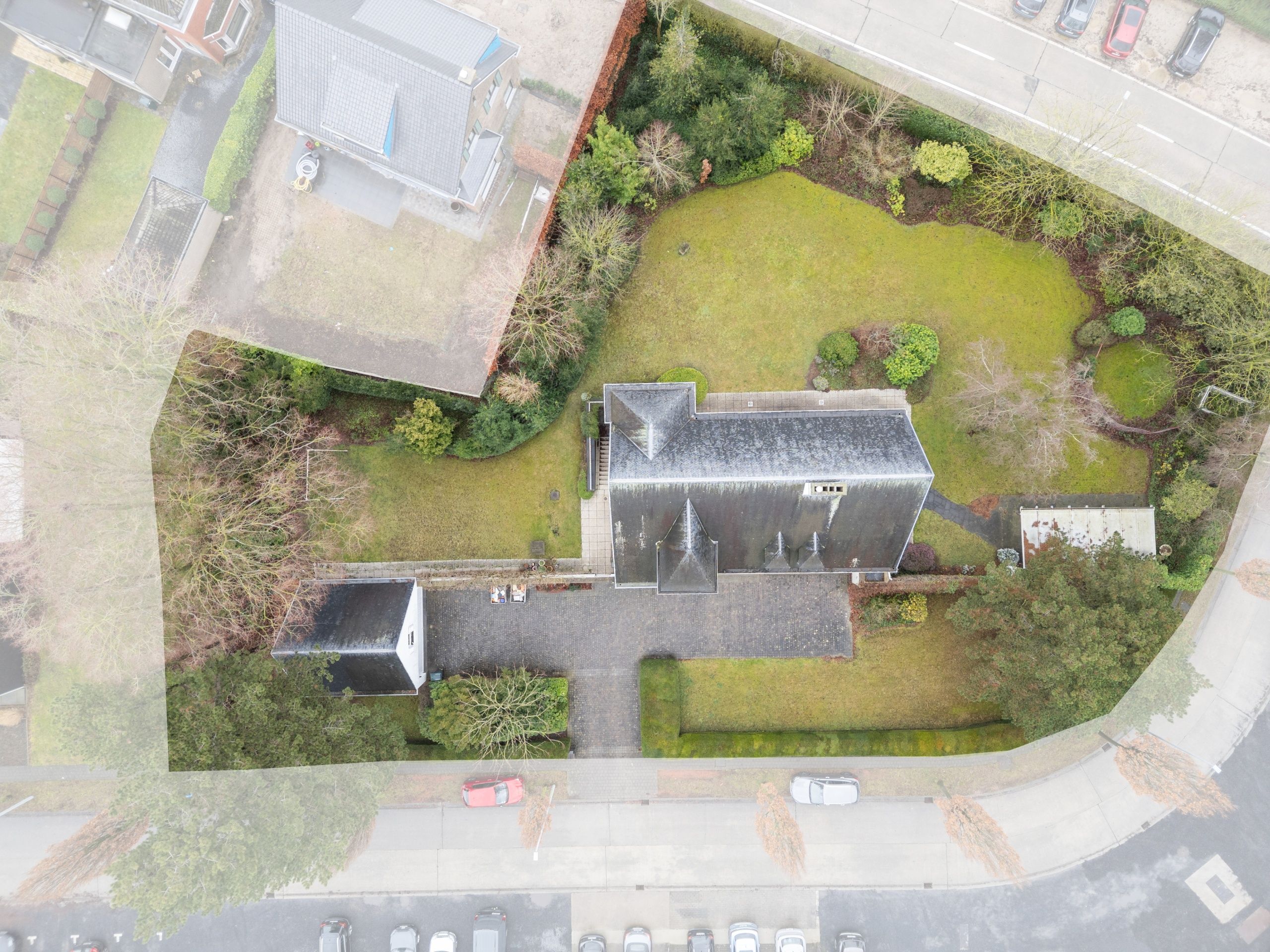 Charmante en ruime te renoveren villa op een perceel van 2.092m2 foto 32