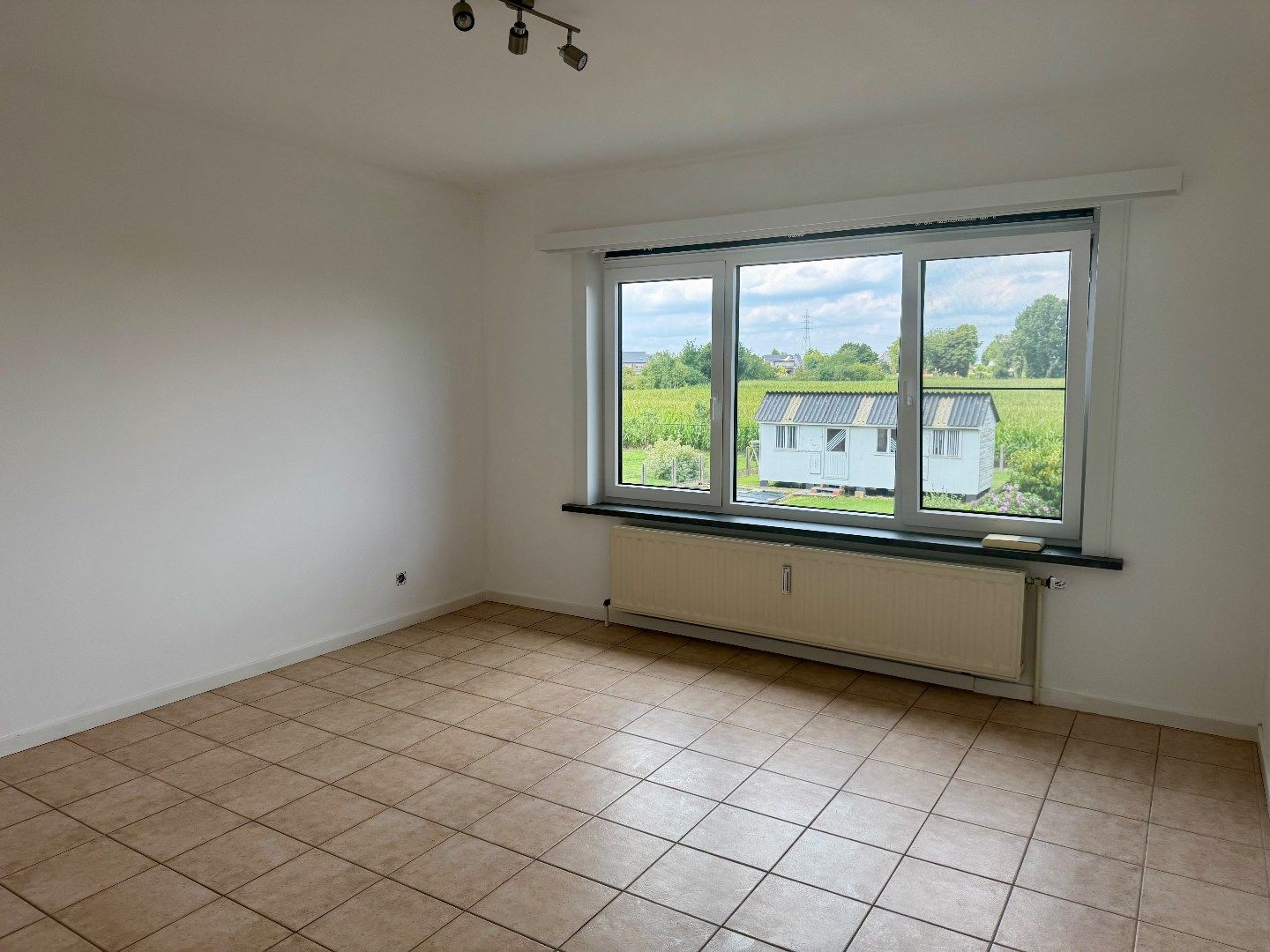 Mooi instapklaar 2-slaapkamerappartement met garage en parking in Merchtem foto 10