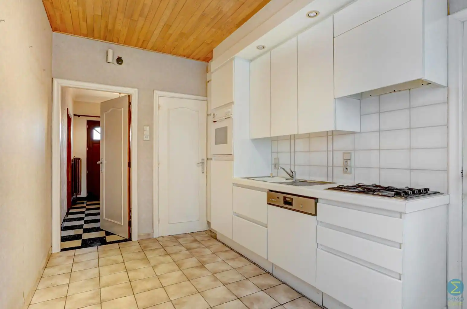 Te renoveren woning met potentieel, 4 ruime slpks op 898m² foto 8