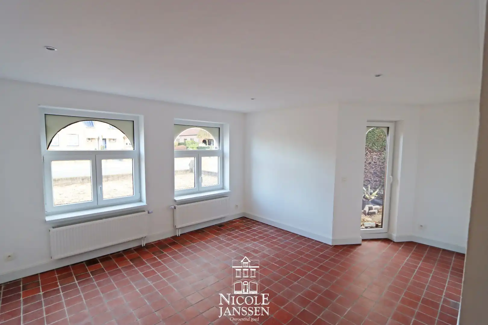 Ruime vrijstaande gezinswoning foto 3