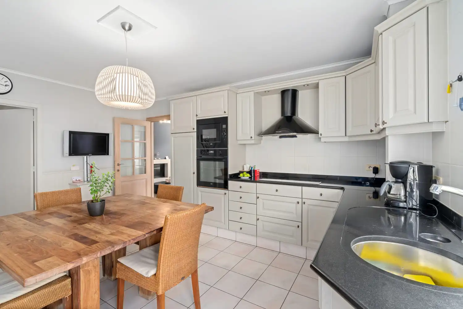 Alleenstaande woning met atelier te Meulebeke. foto 11