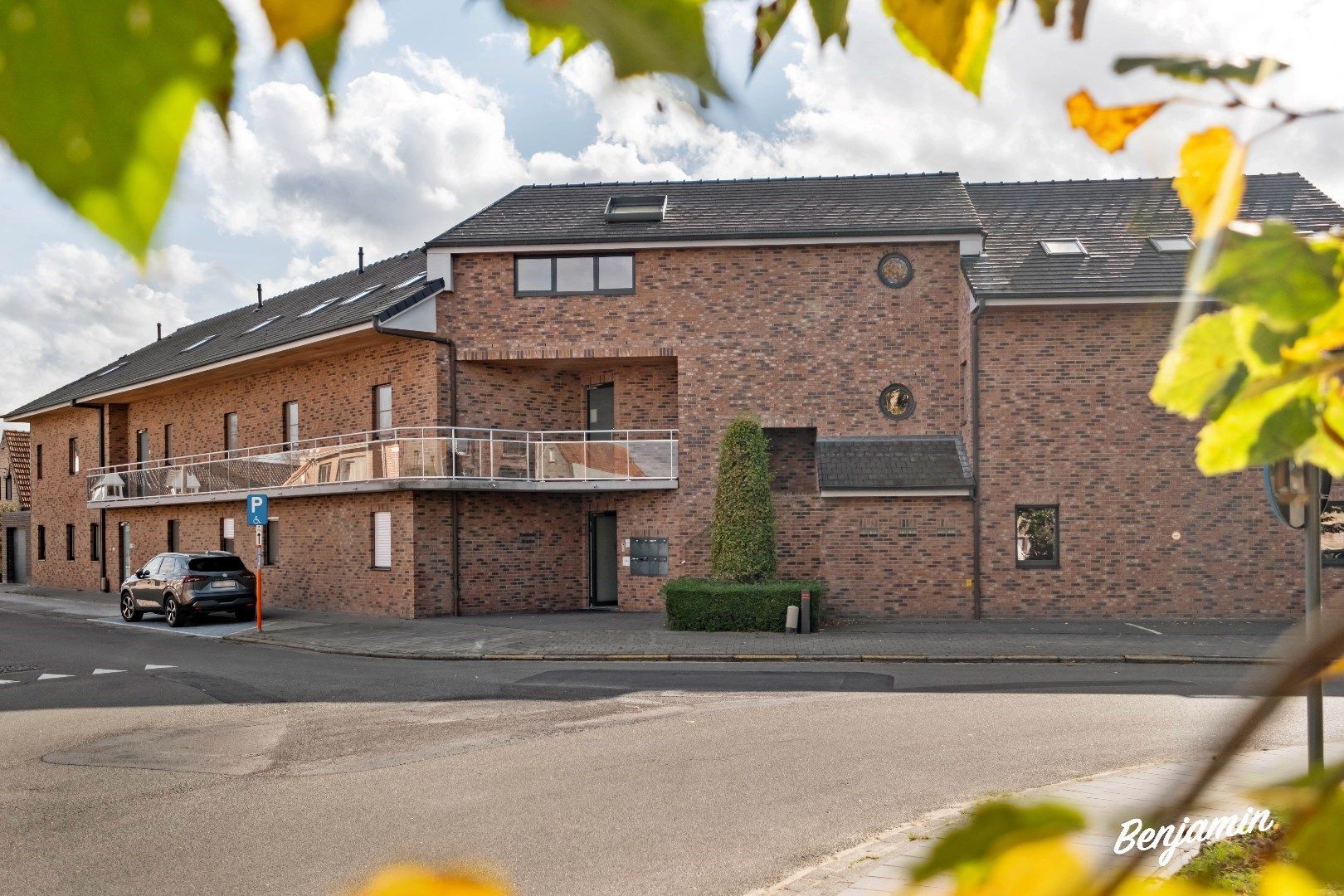 Ruim gelijkvloers appartement met garage en staanplaats in Roeselare foto 18